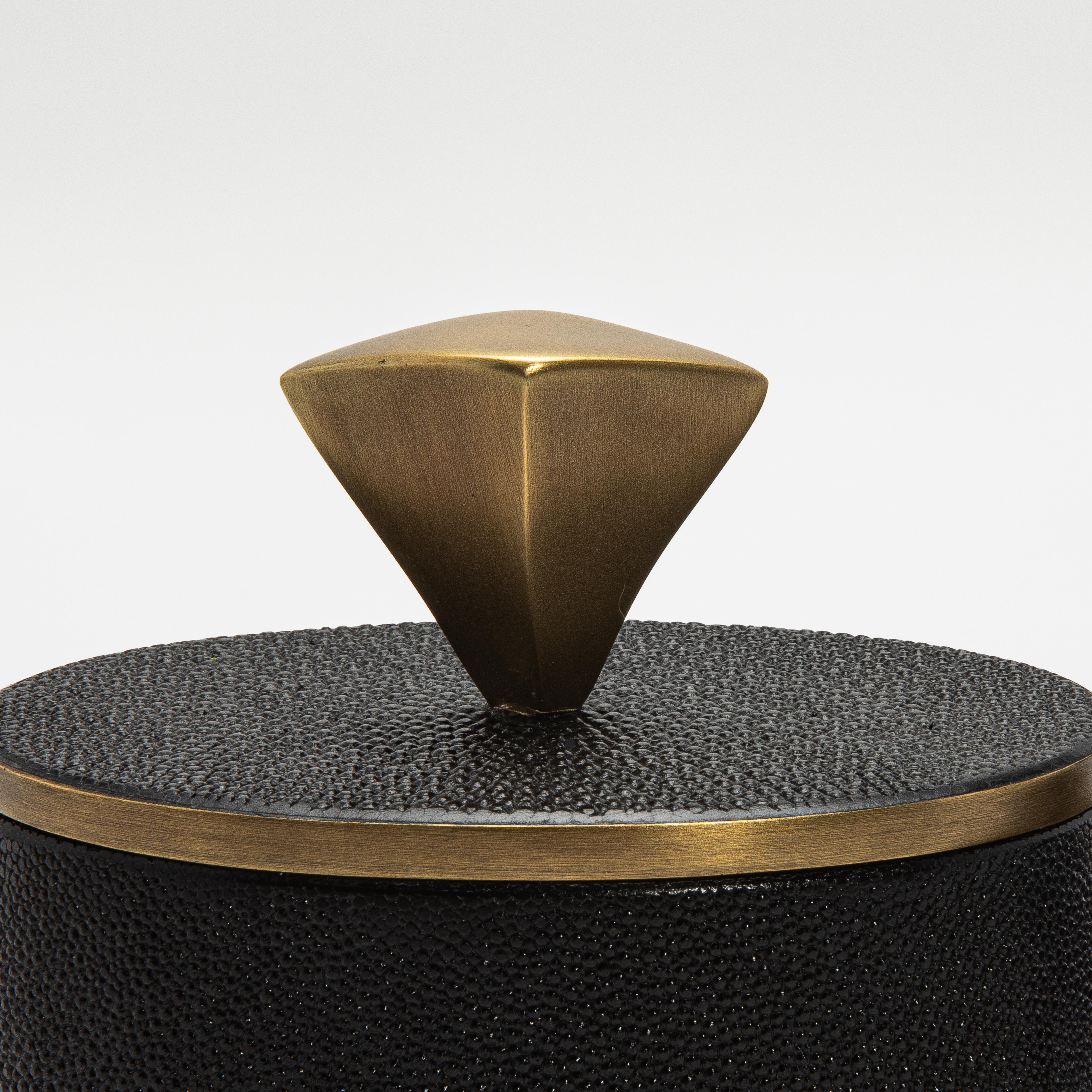 Juego de 2 cajas de piel de zapa negra con detalles de latón patinado bronce by Kifu Paris Latón en venta