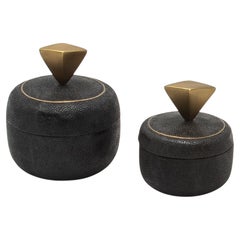 Juego de 2 cajas de piel de zapa negra con detalles de latón patinado bronce by Kifu Paris