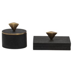 Juego de 2 cajas de piel de zapa negra con detalles de latón patinado bronce by Kifu Paris