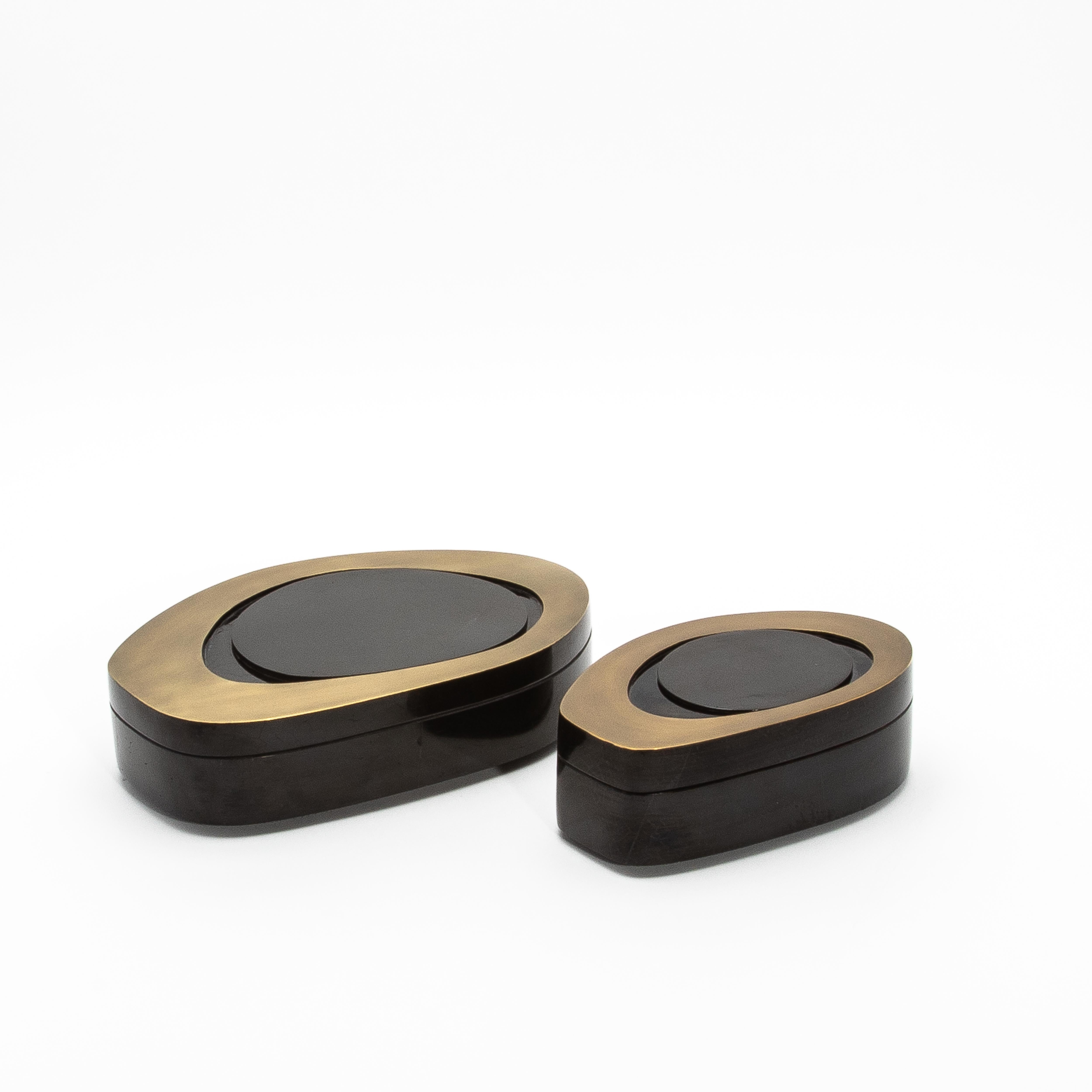 Contemporary Set of 2 Boxes in Black Shell with Bronze Patina Brass by R&Y Augousti For Sale