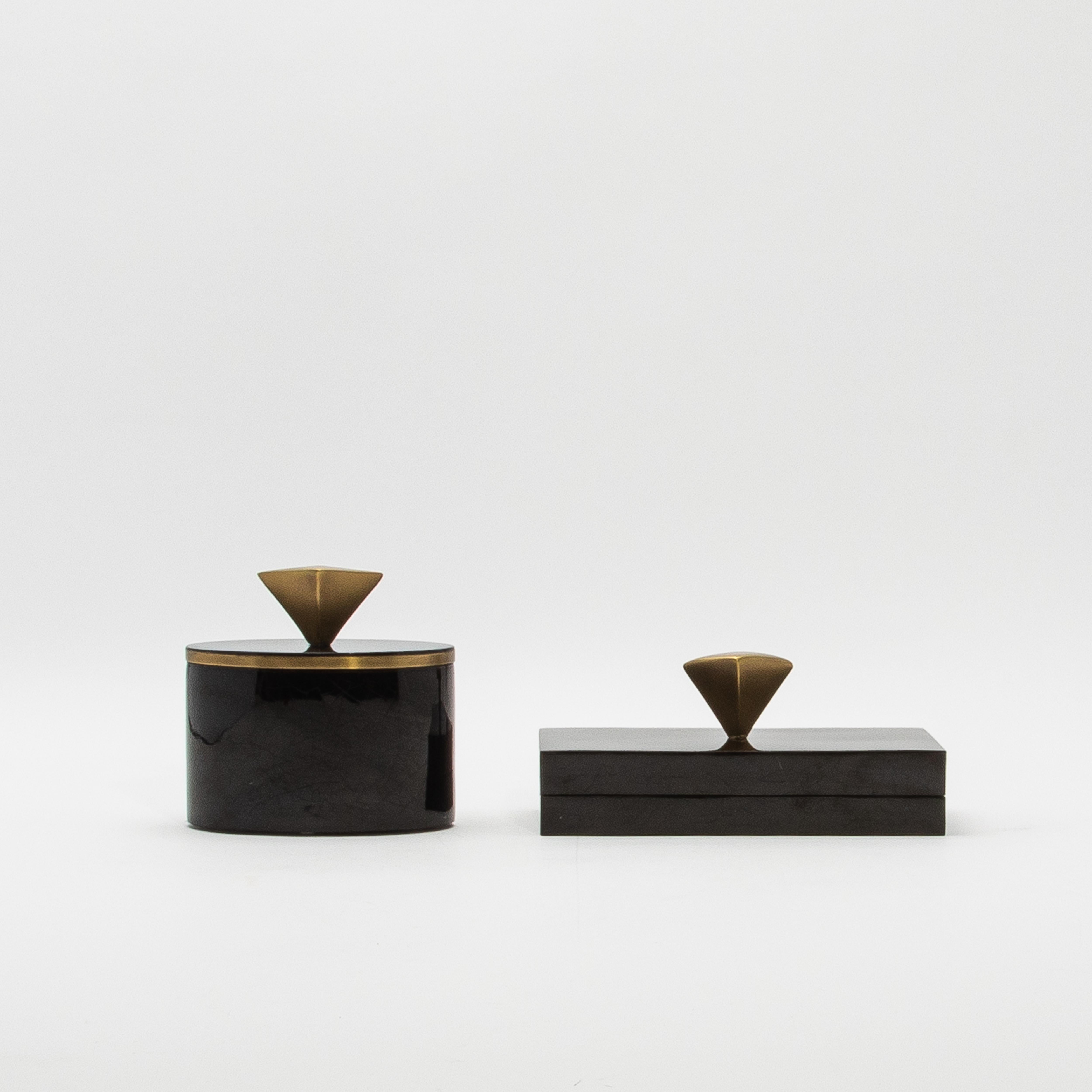 Set of 2 Boxes in Black Shell with Bronze Patina Brass Details by Kifu Paris For Sale 3