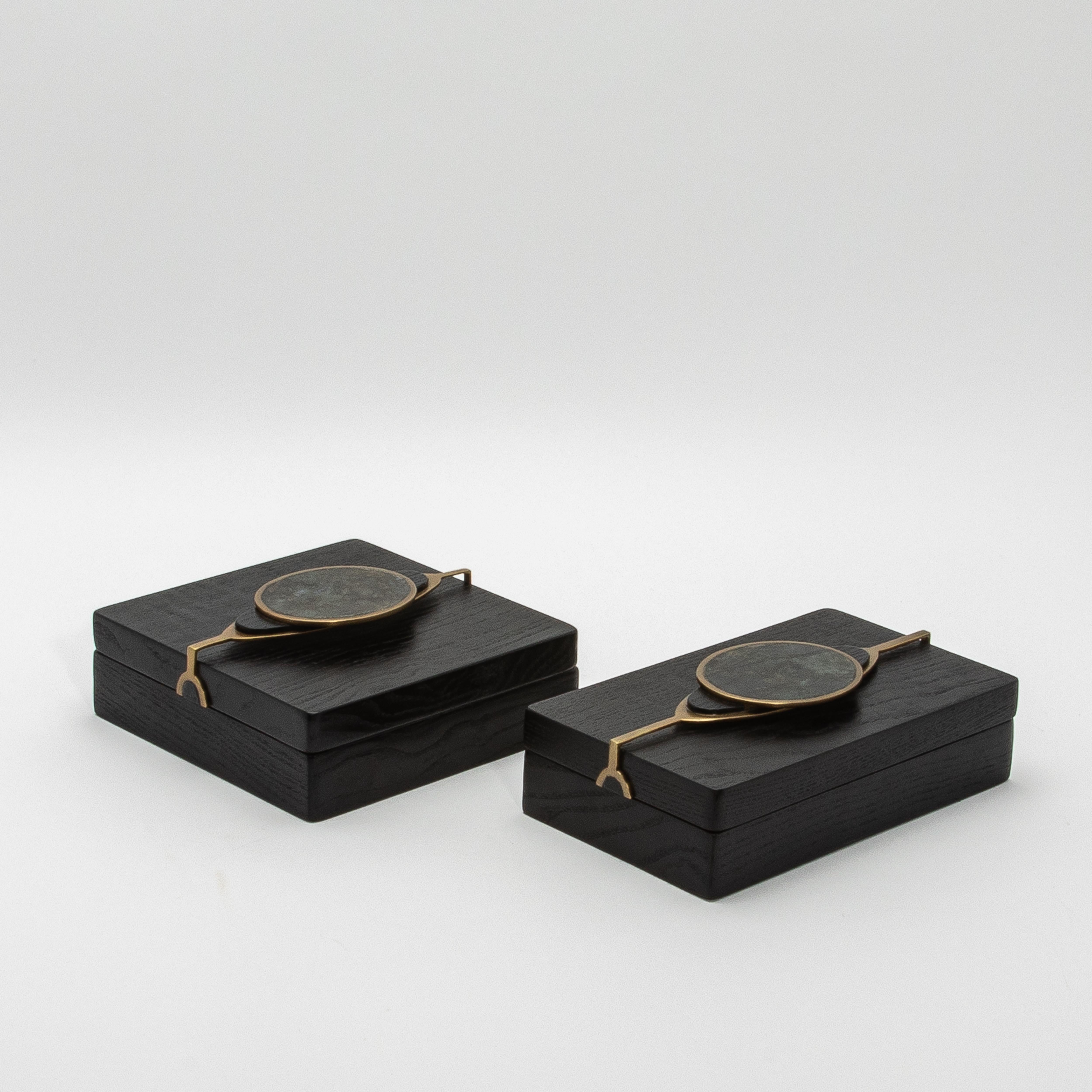 Art Déco Set di 2 scatole in Oak con pietre semipreziose e ottone di Kifu Paris in vendita