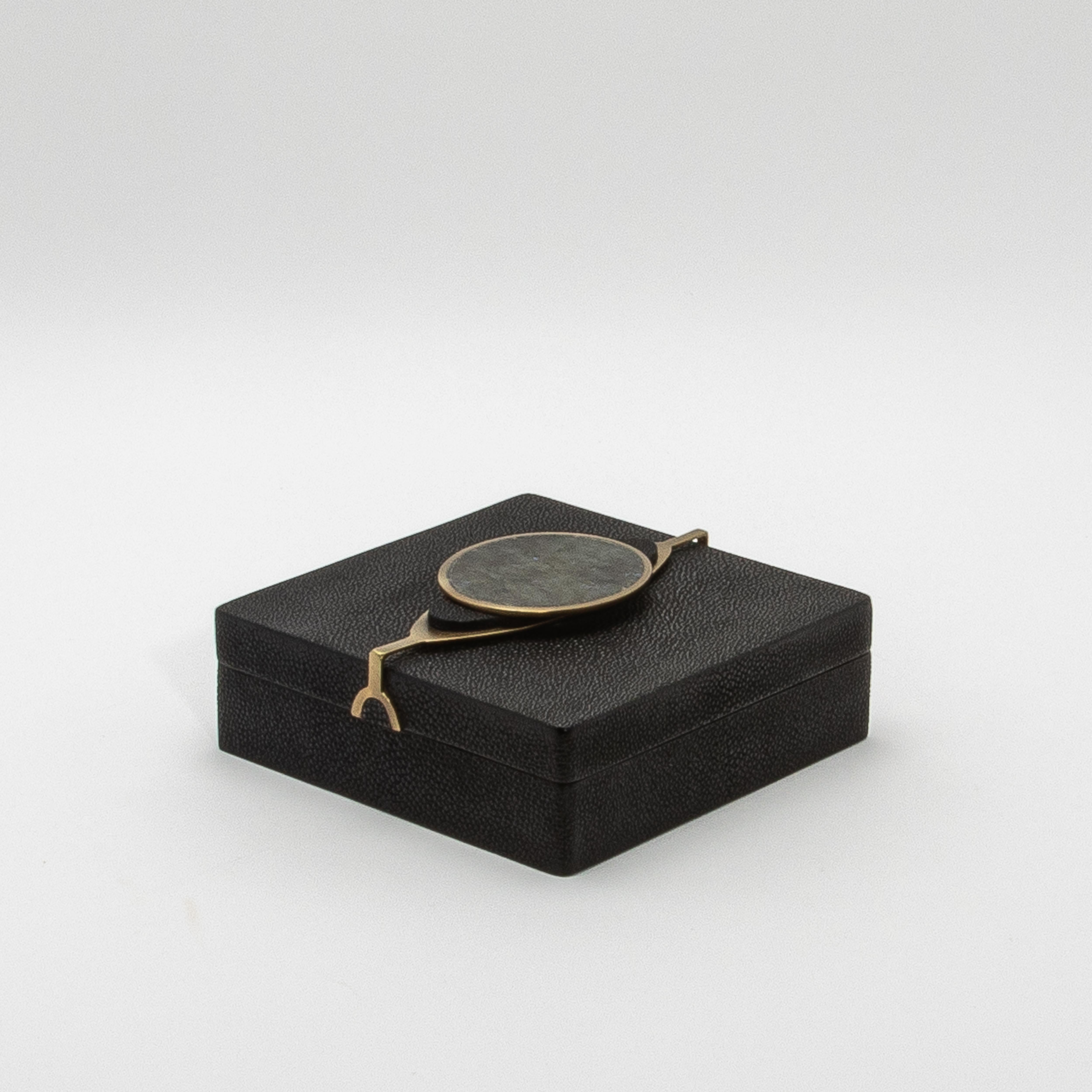 Hand-Crafted Set of 2 Boxes in Shagreen with Semi-Precious Stone and Brass by Kifu Paris For Sale