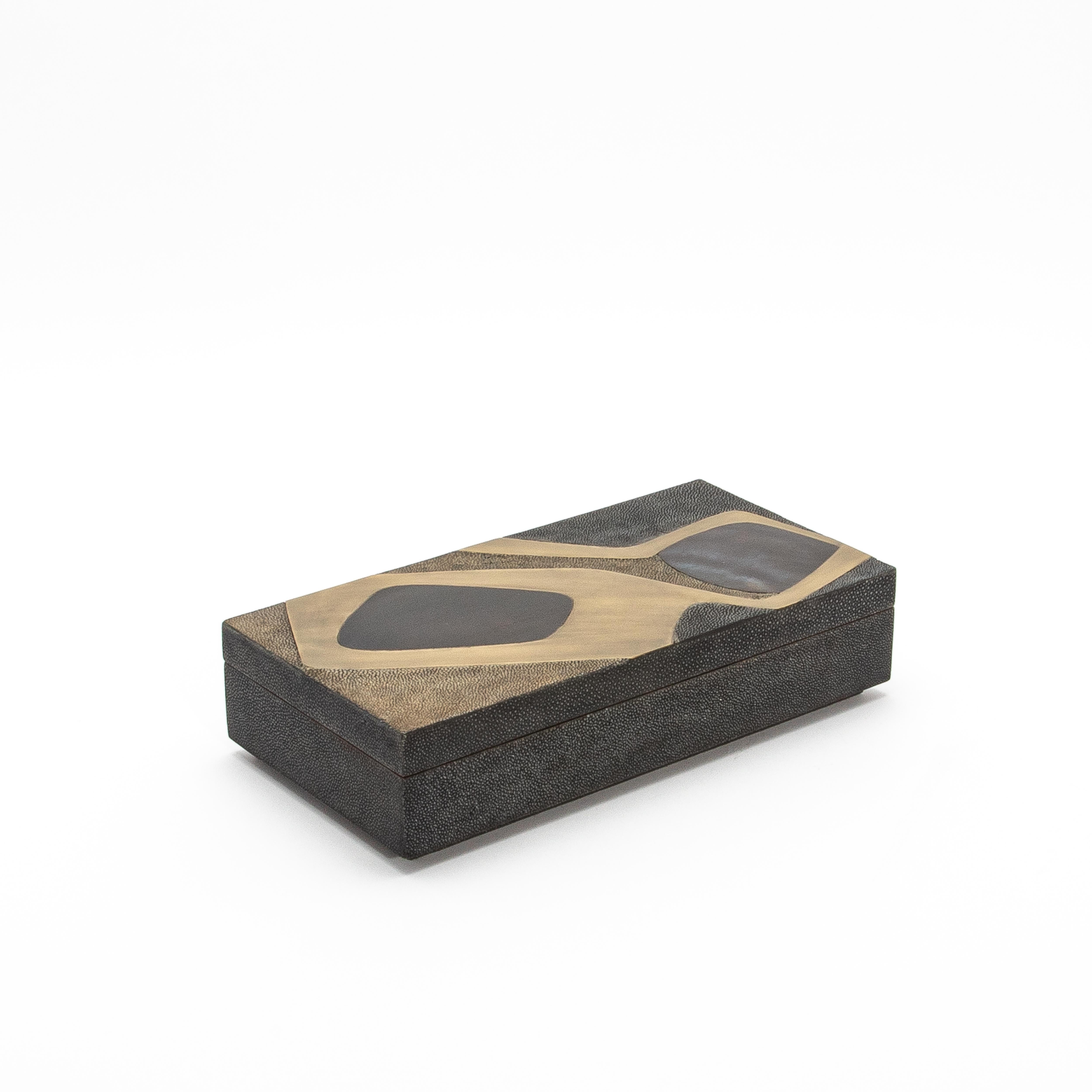 Hand-Crafted Set of 2 Boxes in Shagreen with Shell and Brass Insert by R&Y Augousti For Sale