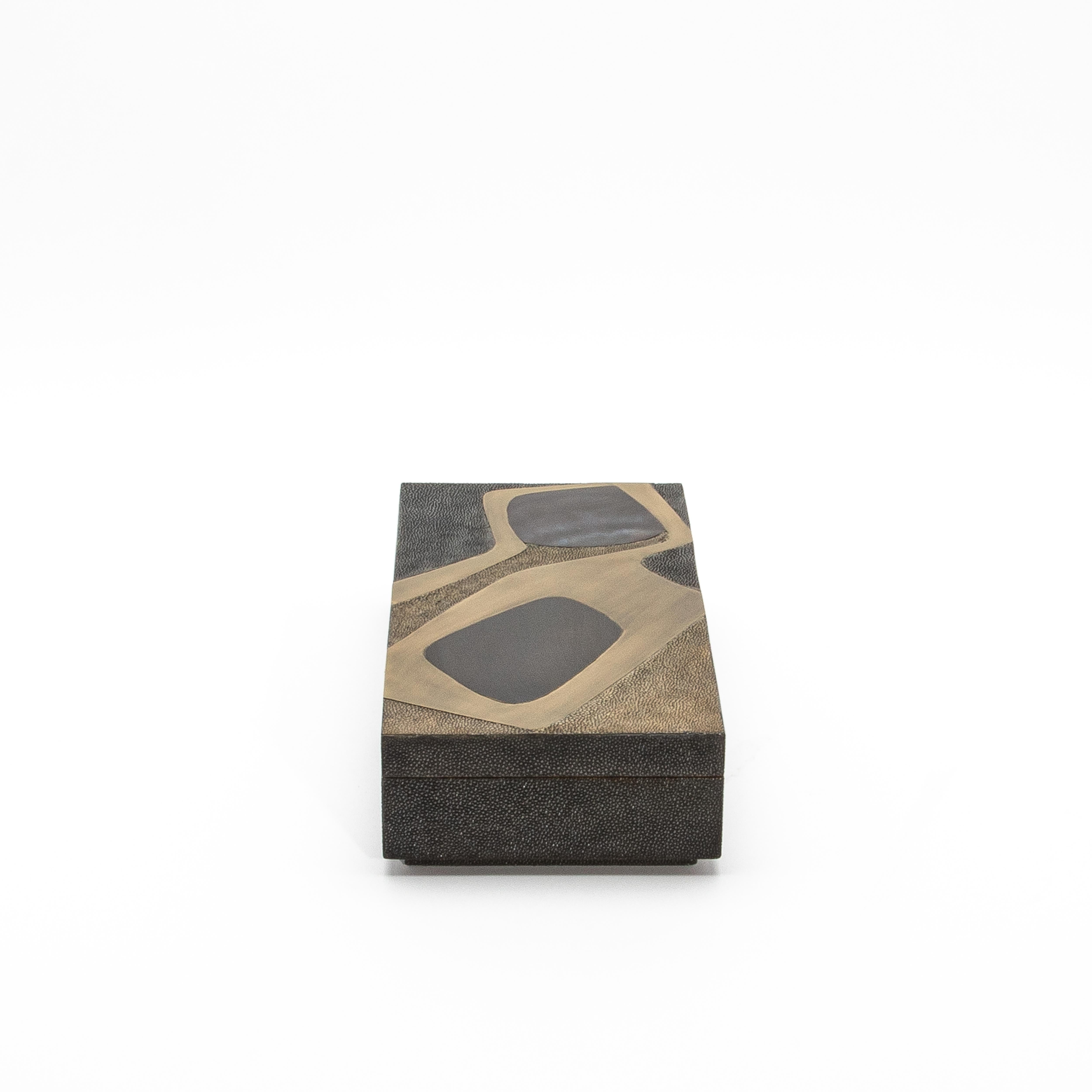 Set of 2 Boxes in Shagreen with Shell and Brass Insert by R&Y Augousti In New Condition For Sale In West Hollywood, CA
