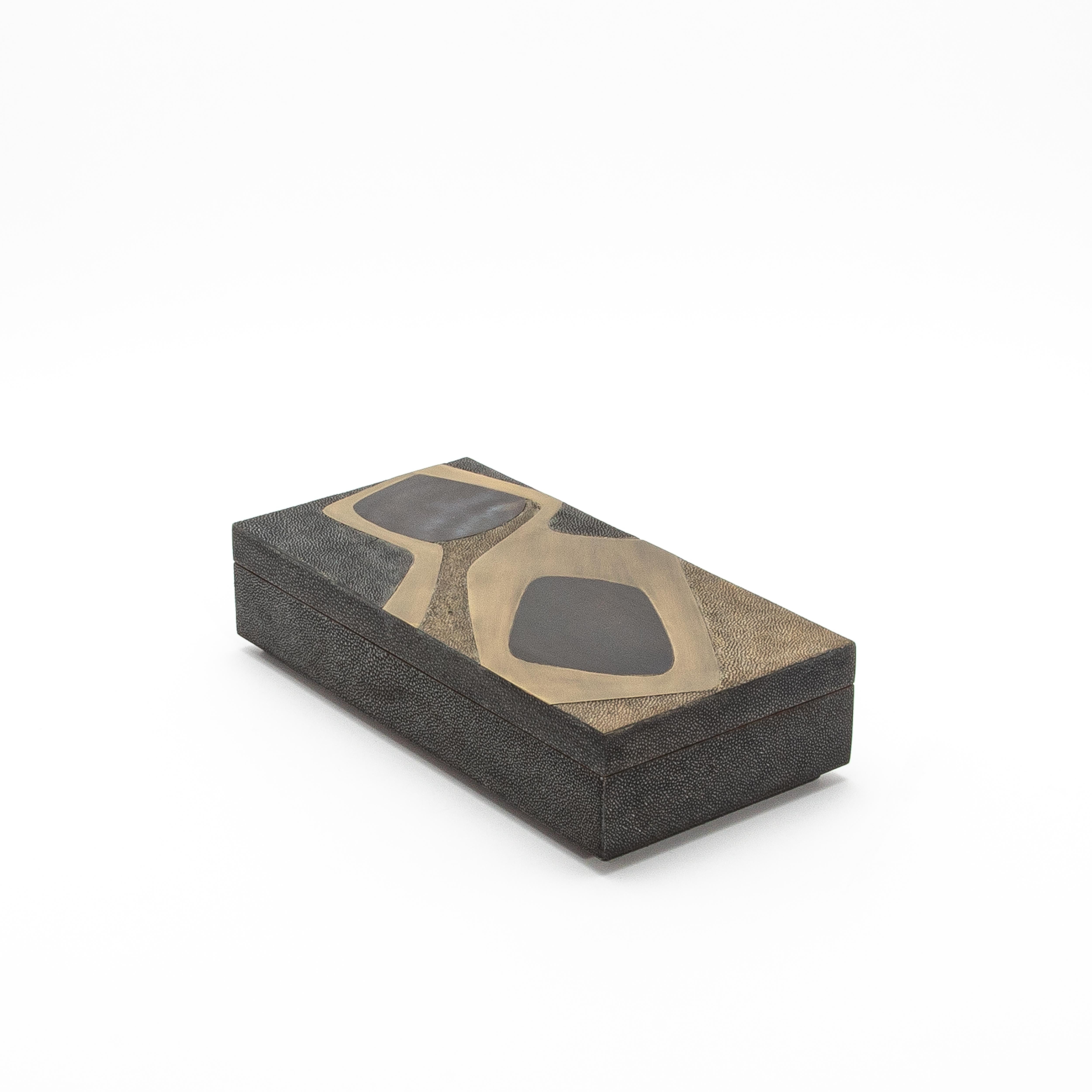 Contemporary Set of 2 Boxes in Shagreen with Shell and Brass Insert by R&Y Augousti For Sale
