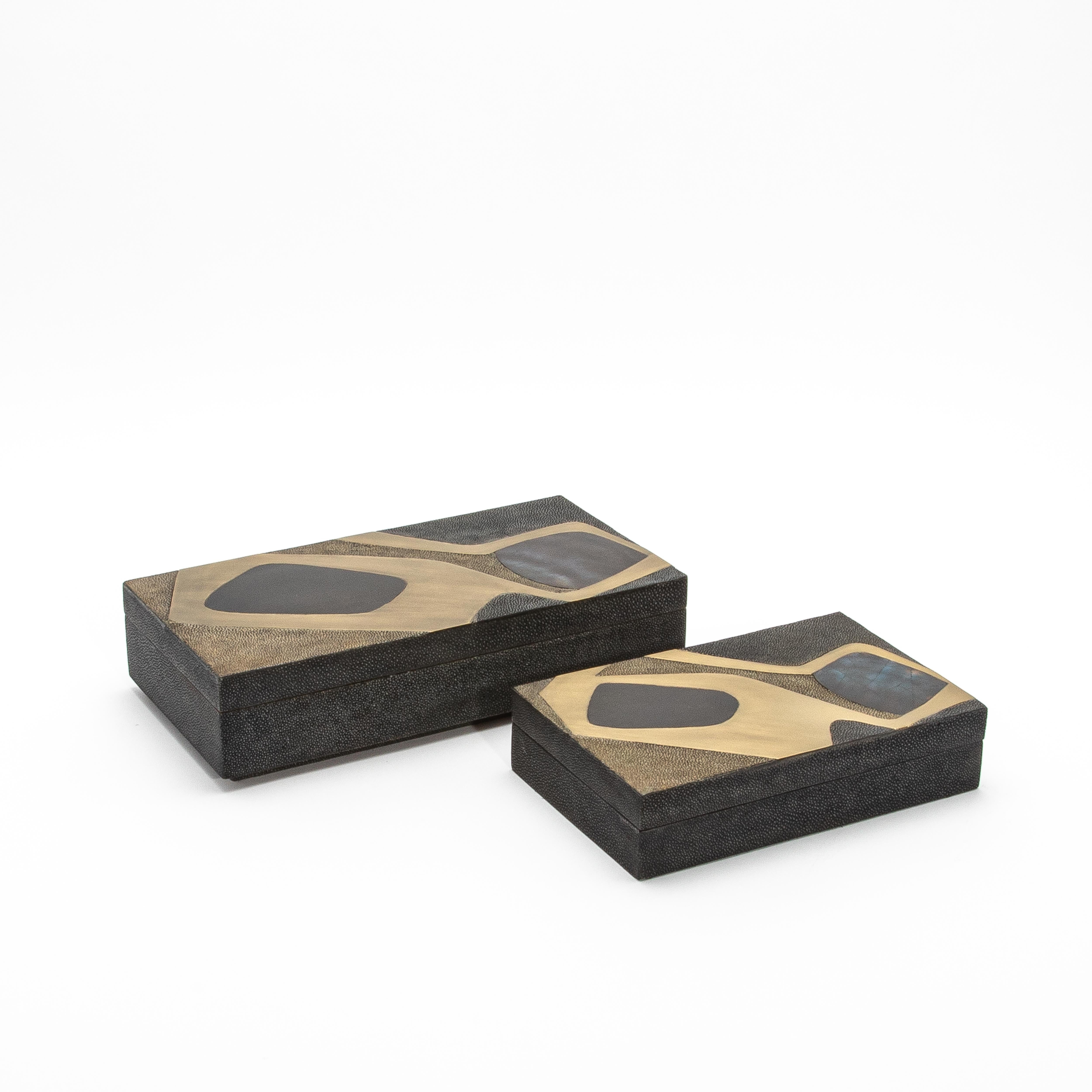 Set of 2 Boxes in Shagreen with Shell and Brass Insert by R&Y Augousti For Sale 1