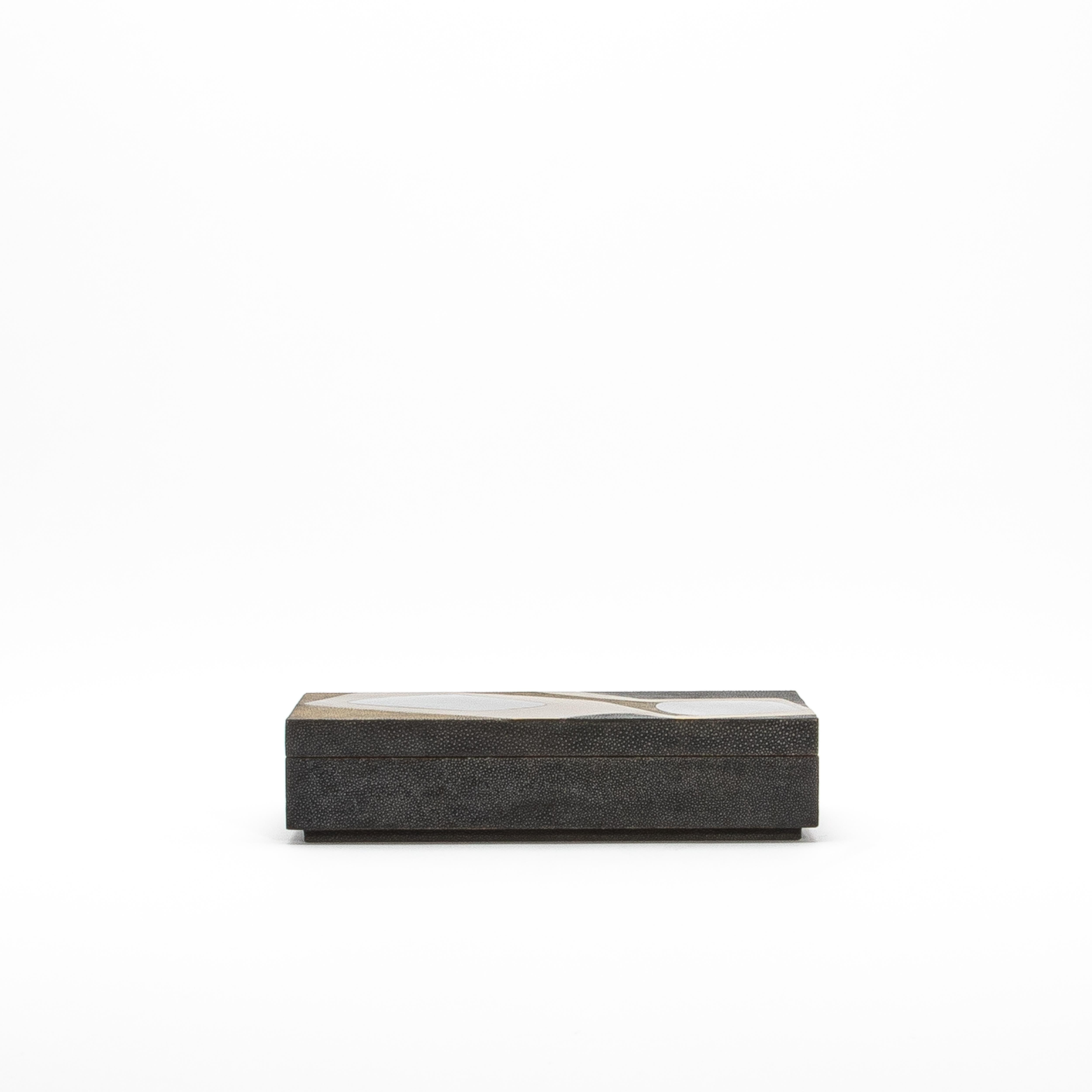 Set of 2 Boxes in Shagreen with Shell and Brass Insert by R&Y Augousti For Sale 2