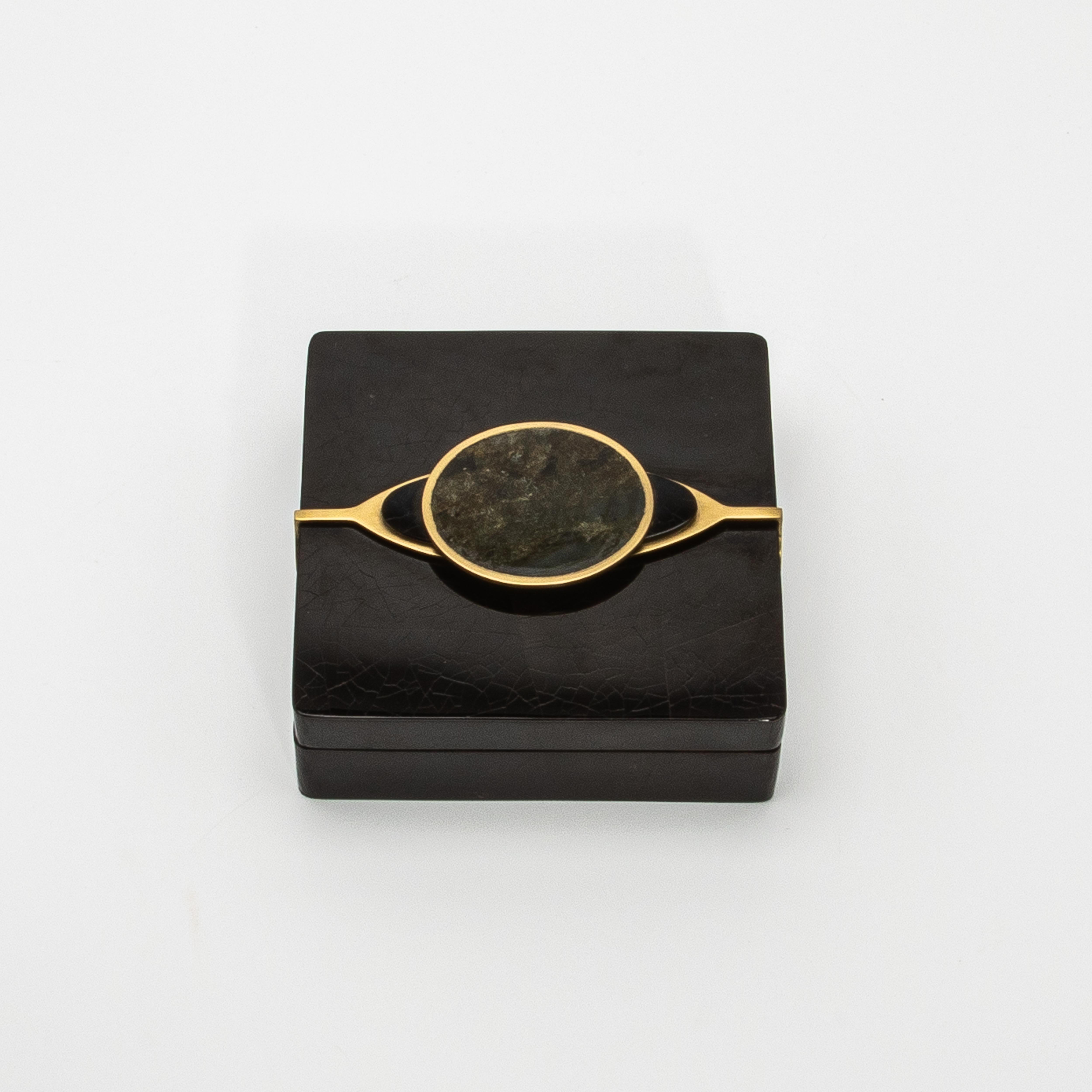 Juego de 2 Cajas de Concha con Piedra Semipreciosa y Latón by Kifu Paris en venta 1
