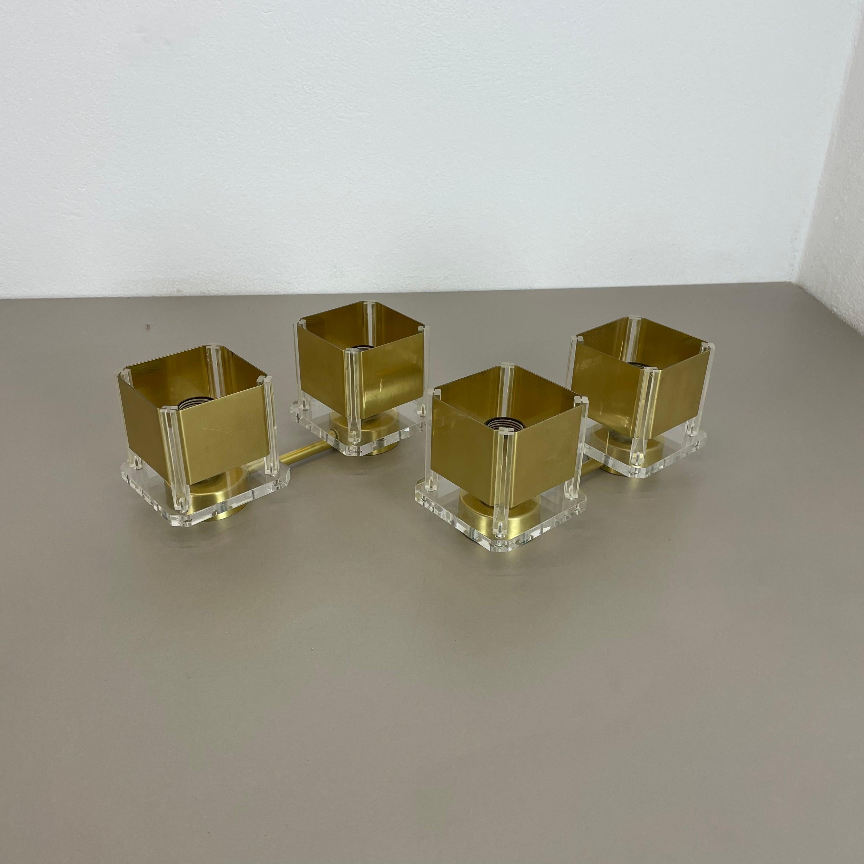 Italian Set of 2 Brass + Acryl Glass Cubic Stilnovo Style Wall Light Sconces, Italy 1970 For Sale