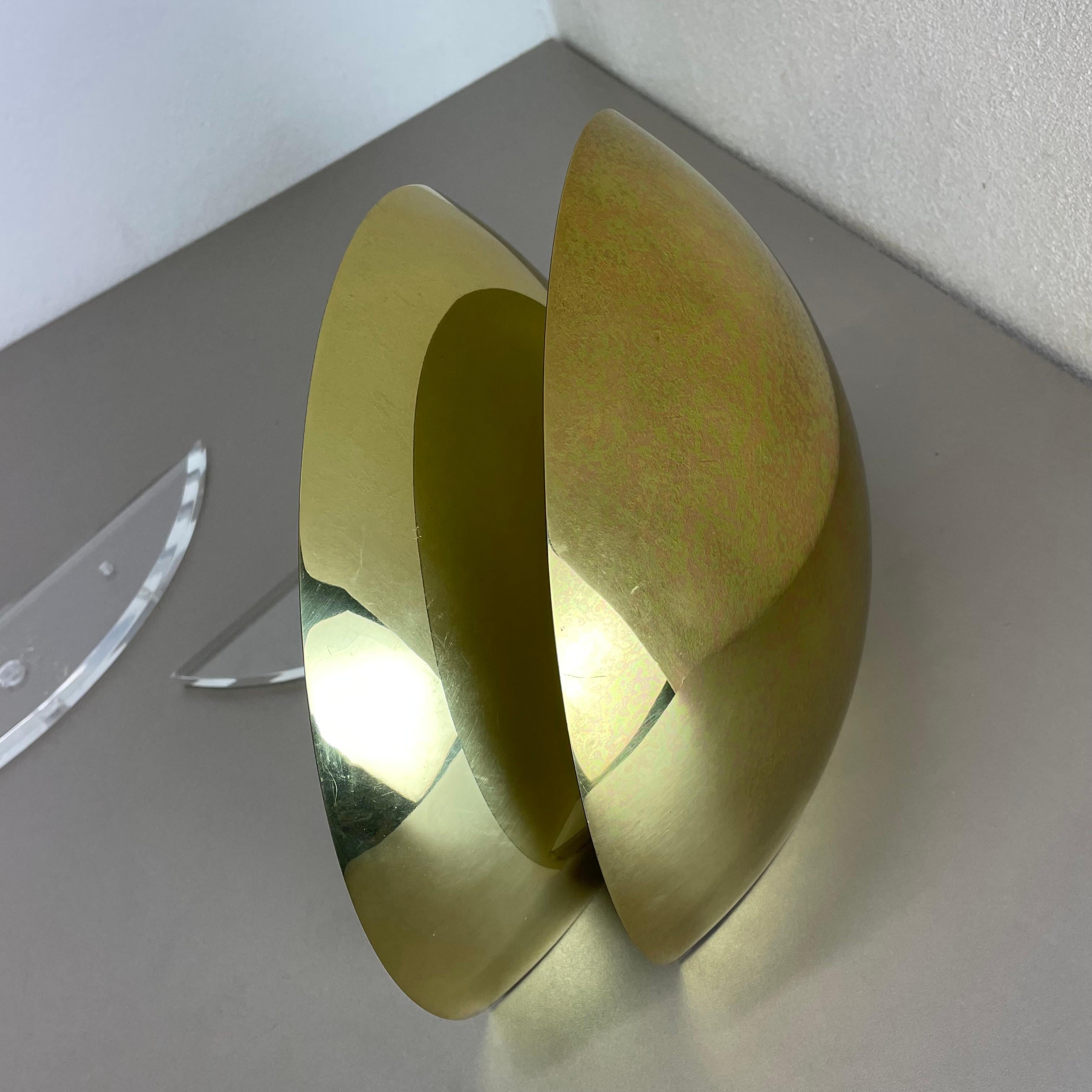 set of 2 Brass Acryl Glass wall lights by Vereinigte Werkstätten attr. Germany For Sale 5