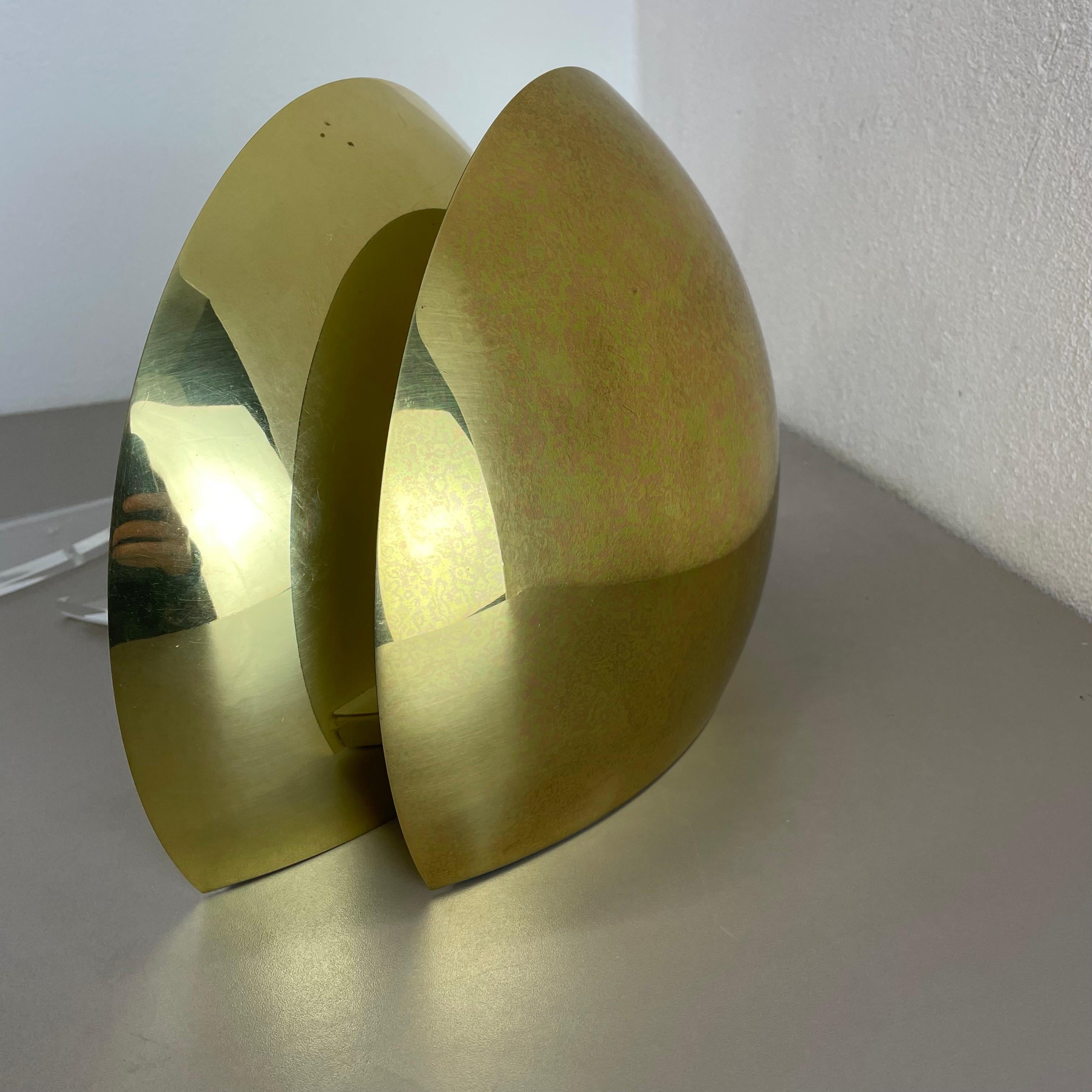 set of 2 Brass Acryl Glass wall lights by Vereinigte Werkstätten attr. Germany For Sale 6