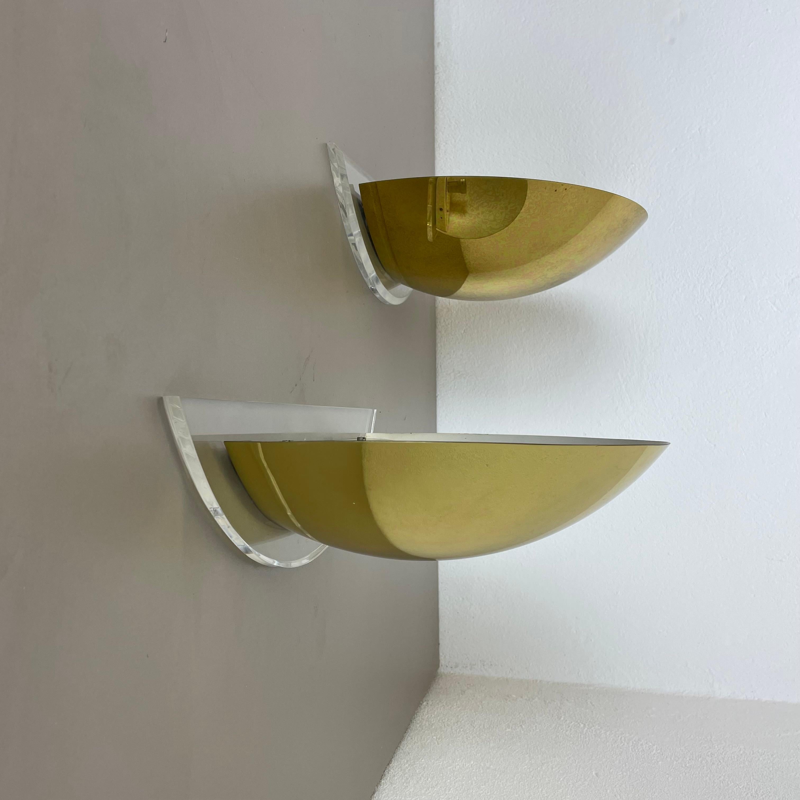Italian set of 2 Brass Acryl Glass wall lights by Vereinigte Werkstätten attr. Germany For Sale