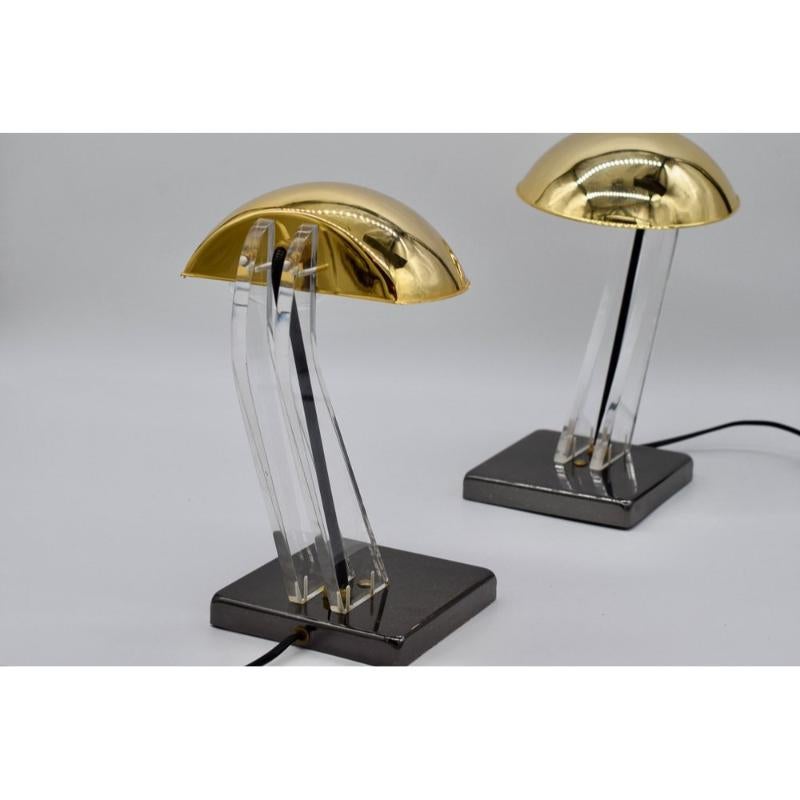 Juego de 2 lámparas de mesa de latón y cristal acrílico, Francia, años 60 en venta 6