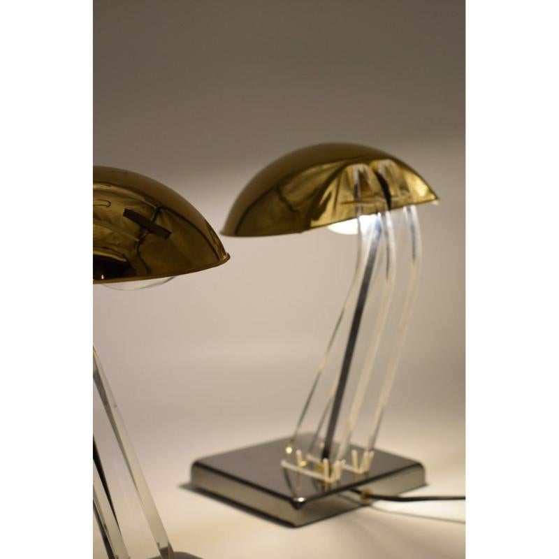 Juego de 2 lámparas de mesa de latón y cristal acrílico, Francia, años 60 en venta 9