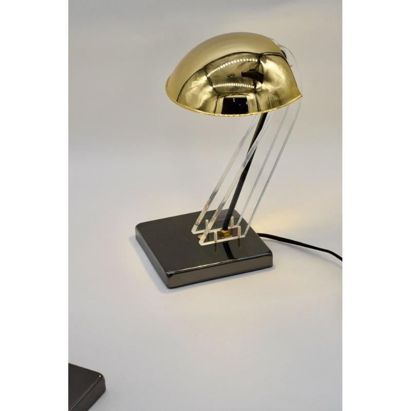 Juego de 2 lámparas de mesa de latón y cristal acrílico, Francia, años 60 en venta 11