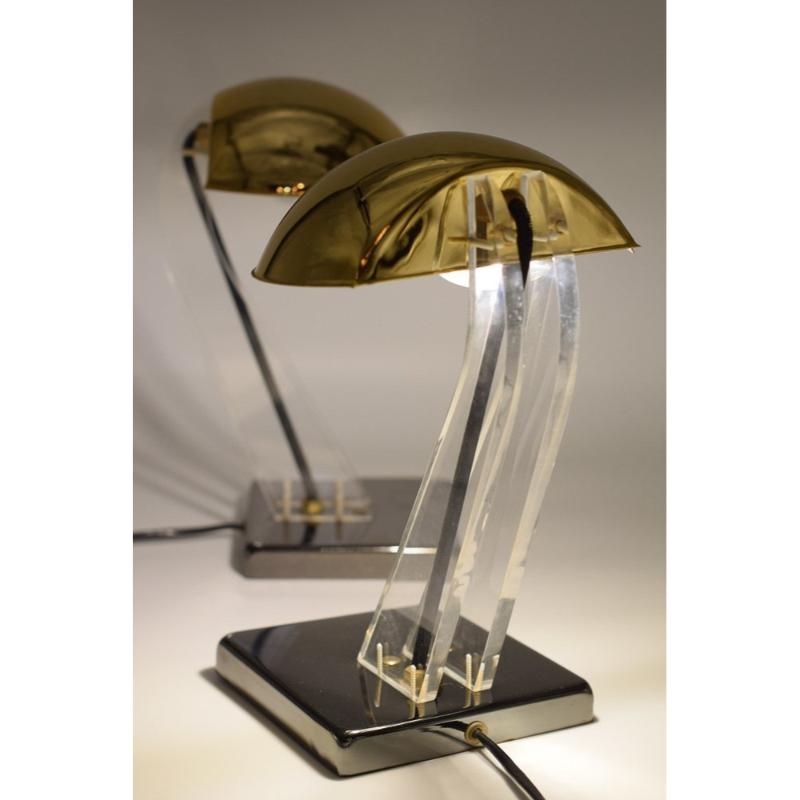 Juego de 2 lámparas de mesa de latón y cristal acrílico, Francia, años 60 en venta 1