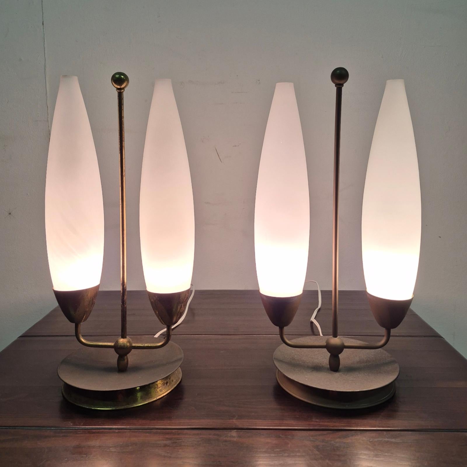 Ensemble de 2 lampes de table en laiton et verre, Pays-Bas, années 1960 Bon état - En vente à ECHT, NL