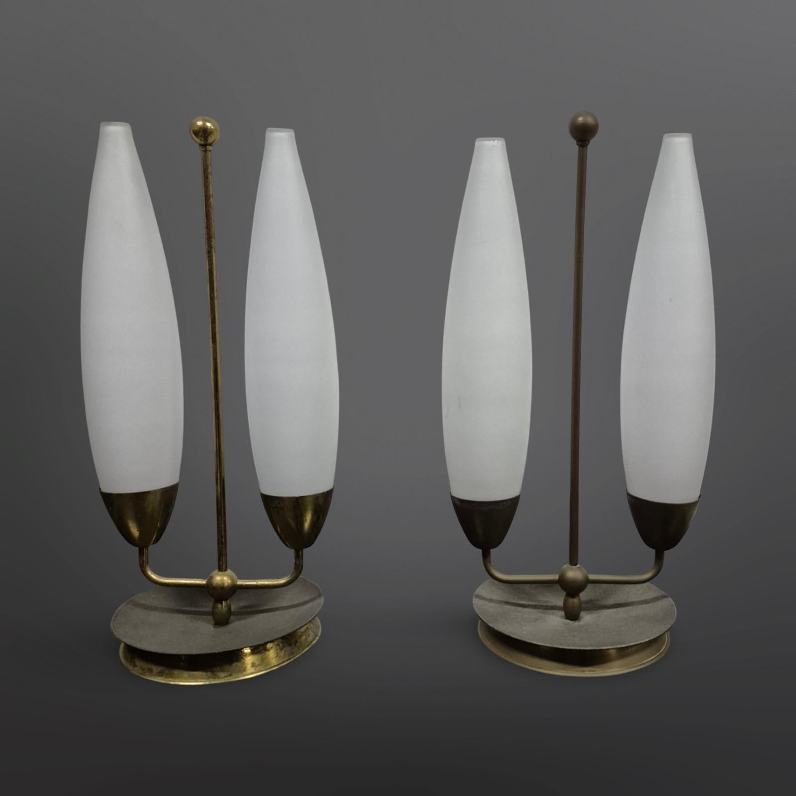20ième siècle Ensemble de 2 lampes de table en laiton et verre, Pays-Bas, années 1960 en vente