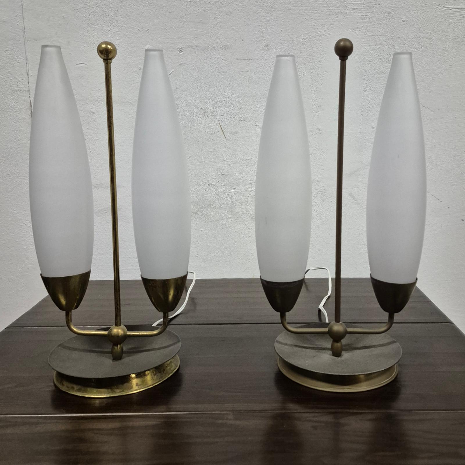 Laiton Ensemble de 2 lampes de table en laiton et verre, Pays-Bas, années 1960 en vente
