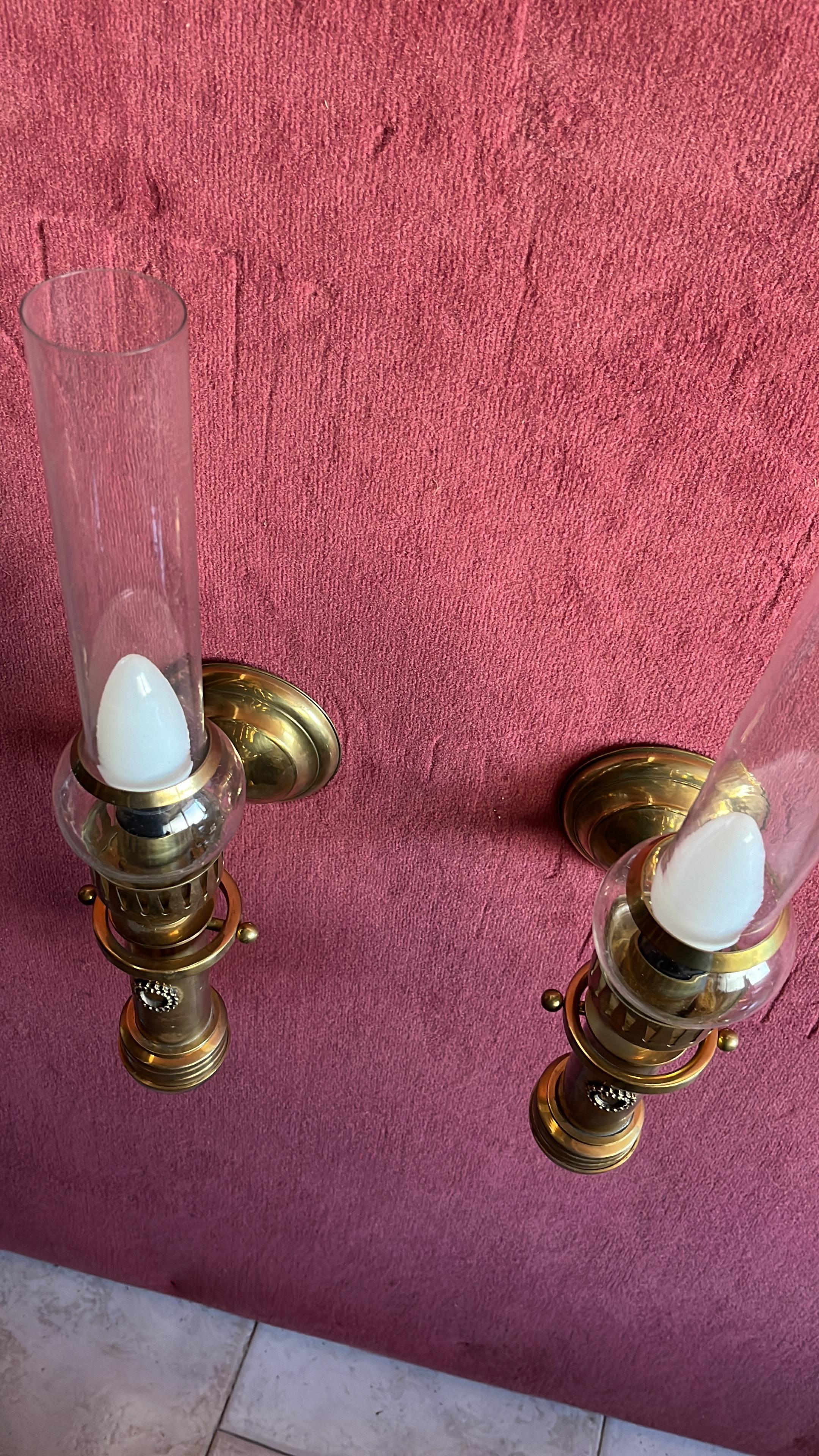Set Of 2 Brass And Glass Wall Lamps 1980s In Good Condition For Sale In Palermo, IT
