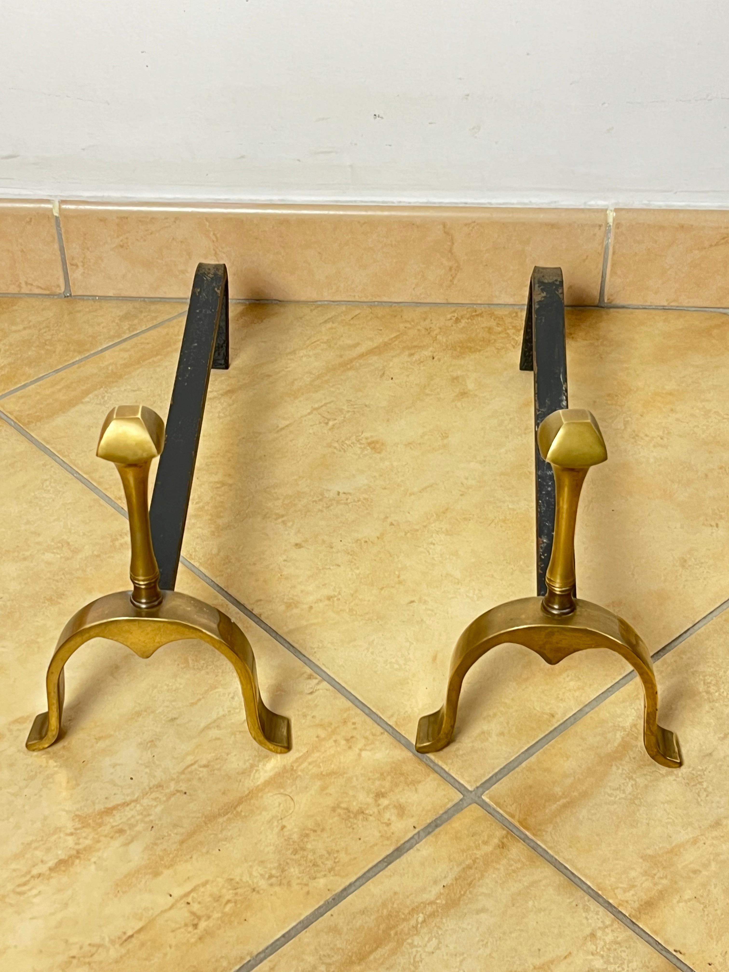 Set of 2 Brass and Iron Fireplace Andirons, Italy, 1970s In Good Condition For Sale In Palermo, IT