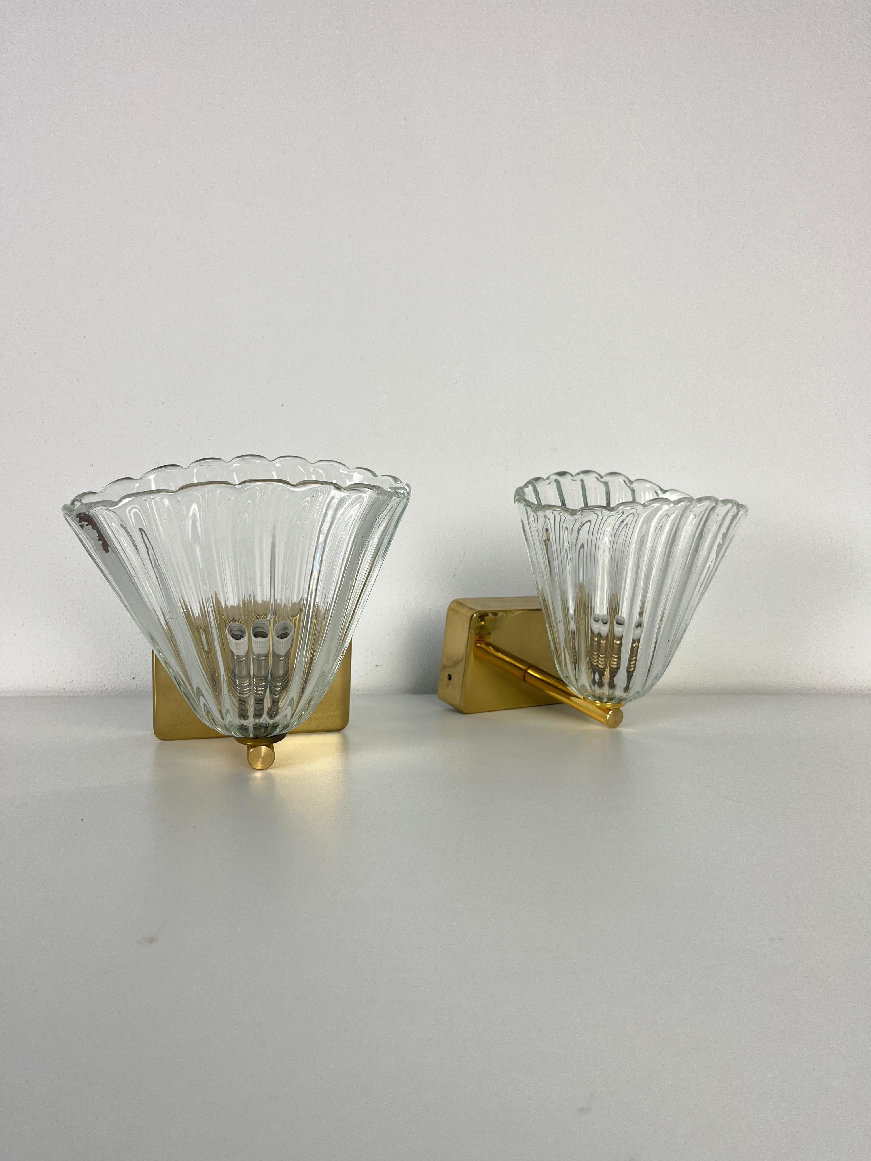 Juego de 2 apliques de latón y cristal de Murano atribuido a Barovier & Toso, años 50 en venta 1