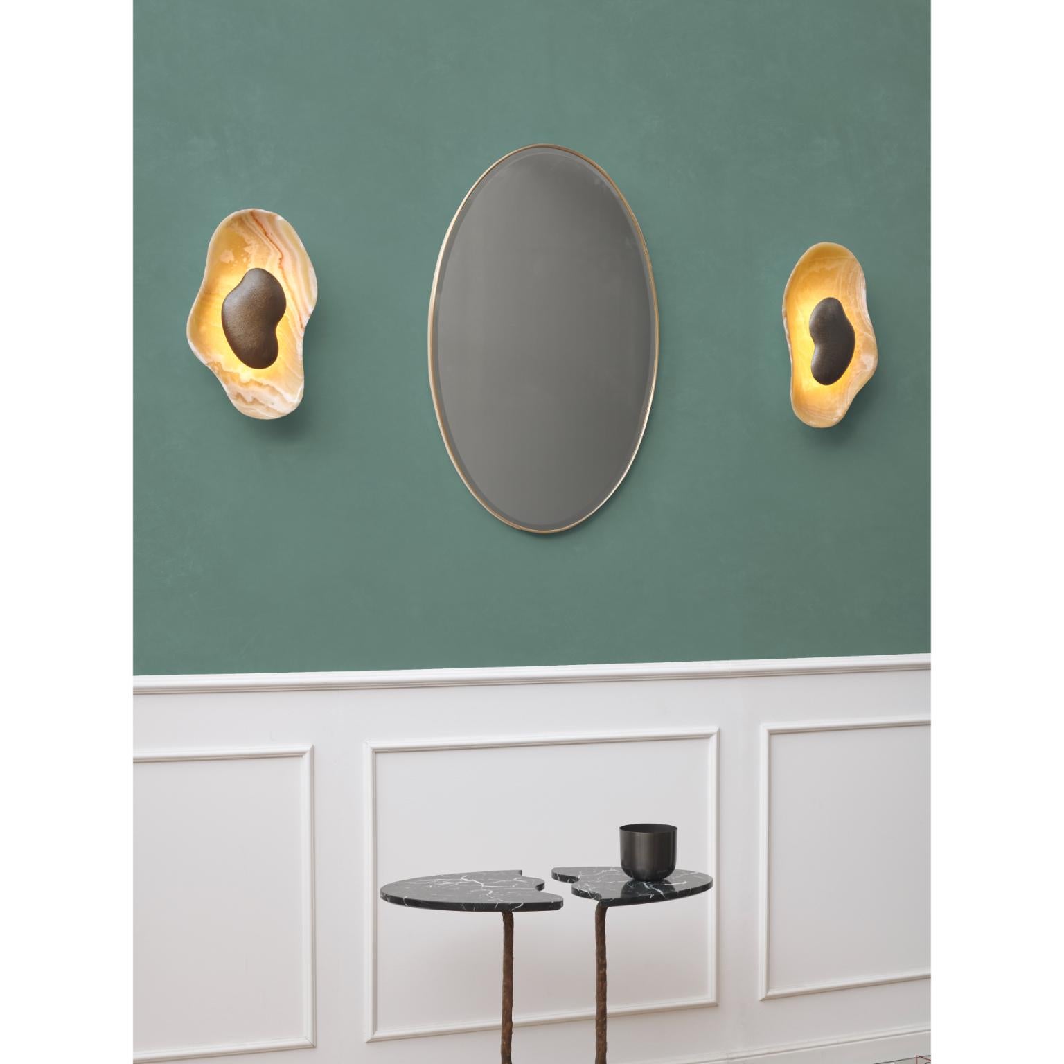 Italiano Set di 2 applique Oyster in ottone e onice giallo di Matlight Milano in vendita