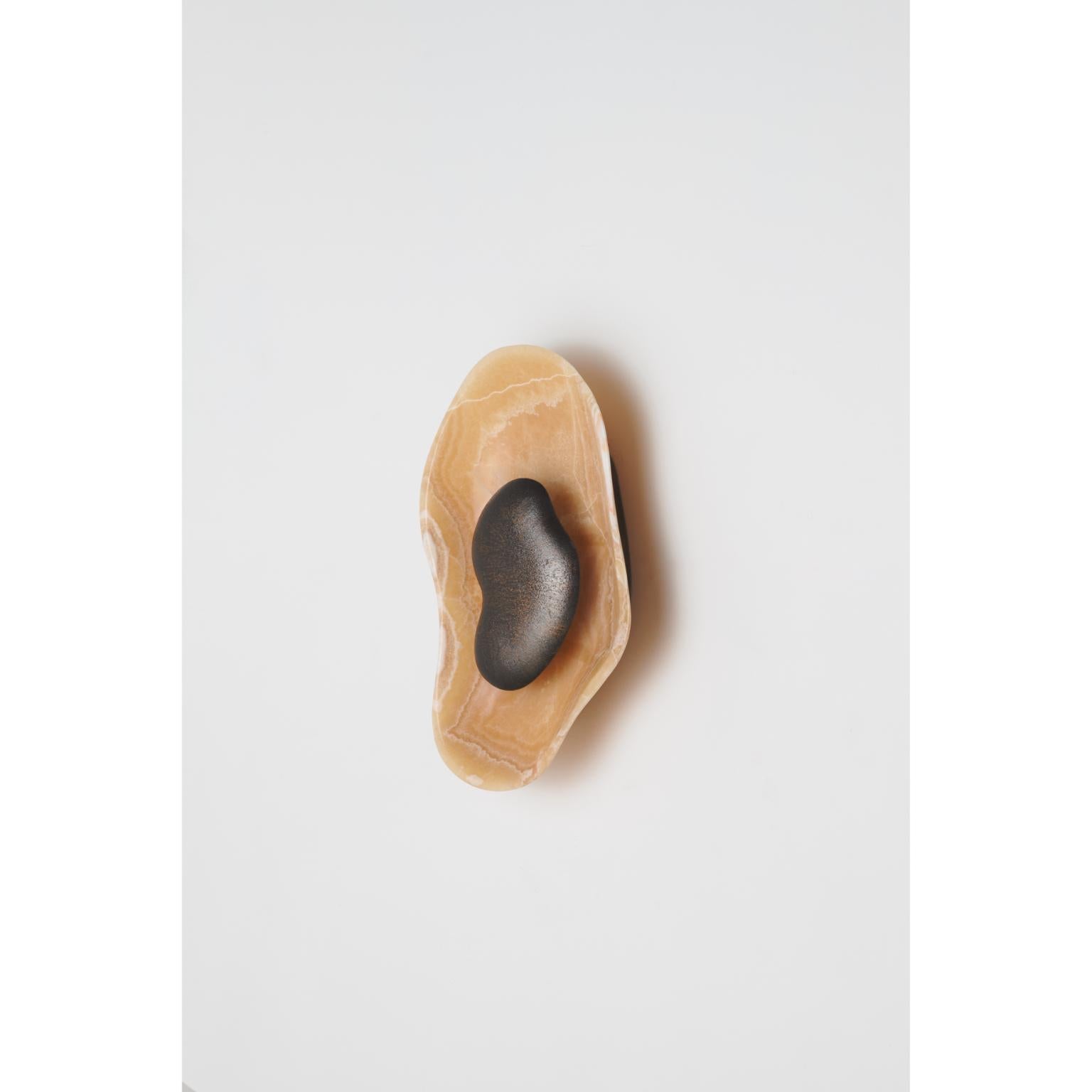 XXI secolo e contemporaneo Set di 2 applique Oyster in ottone e onice giallo di Matlight Milano in vendita