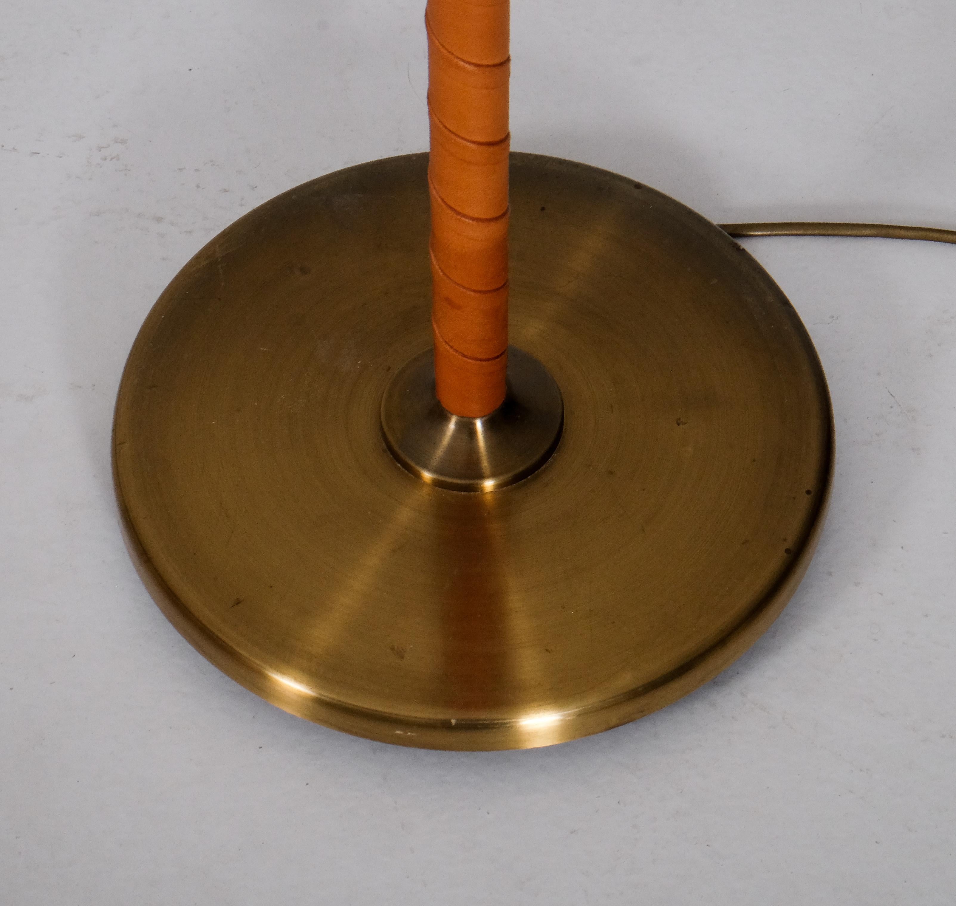Ensemble de 2 lampadaires en laiton, Norvège, années 1960 en vente 3