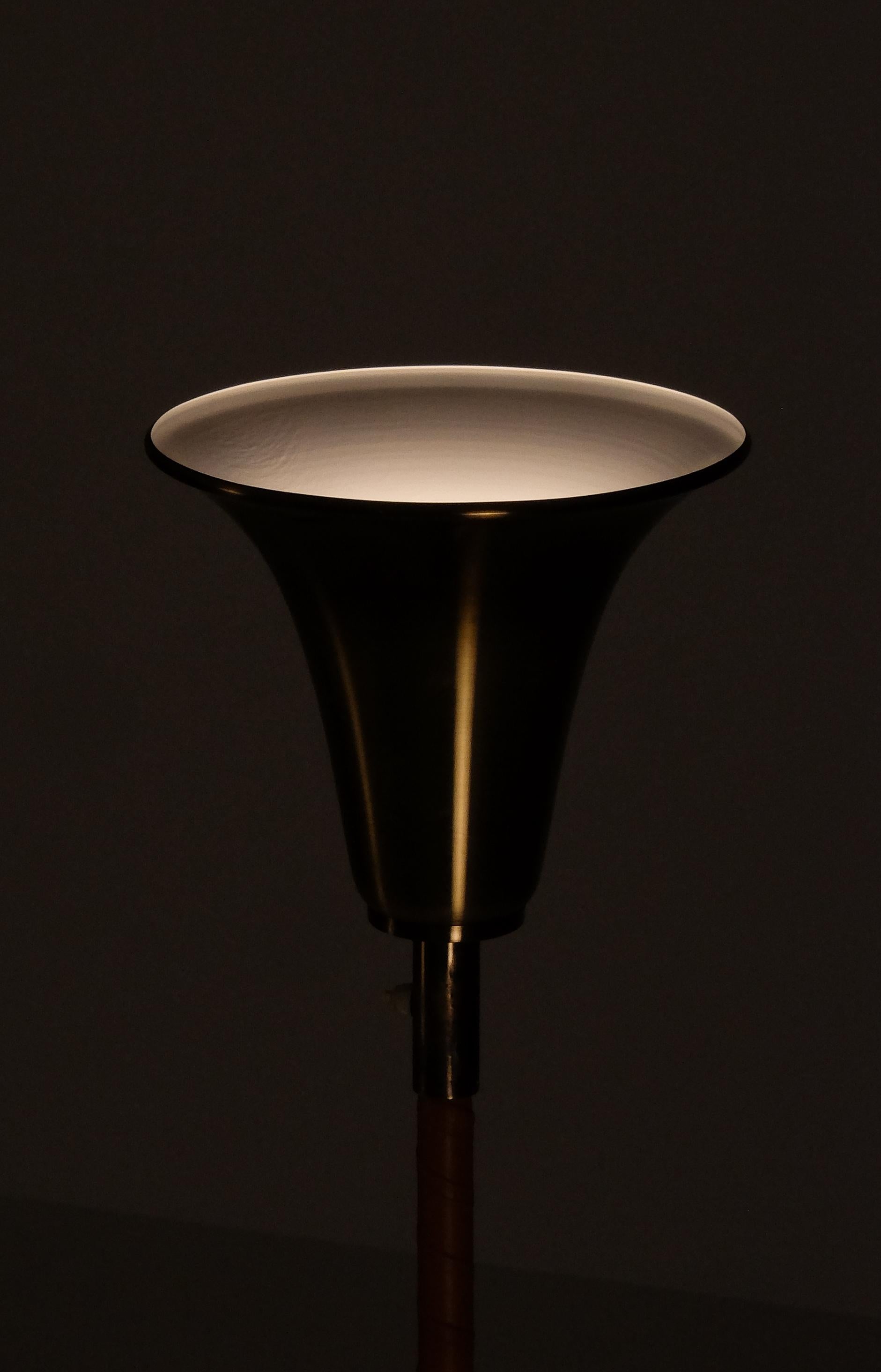 Norvégien Ensemble de 2 lampadaires en laiton, Norvège, années 1960 en vente