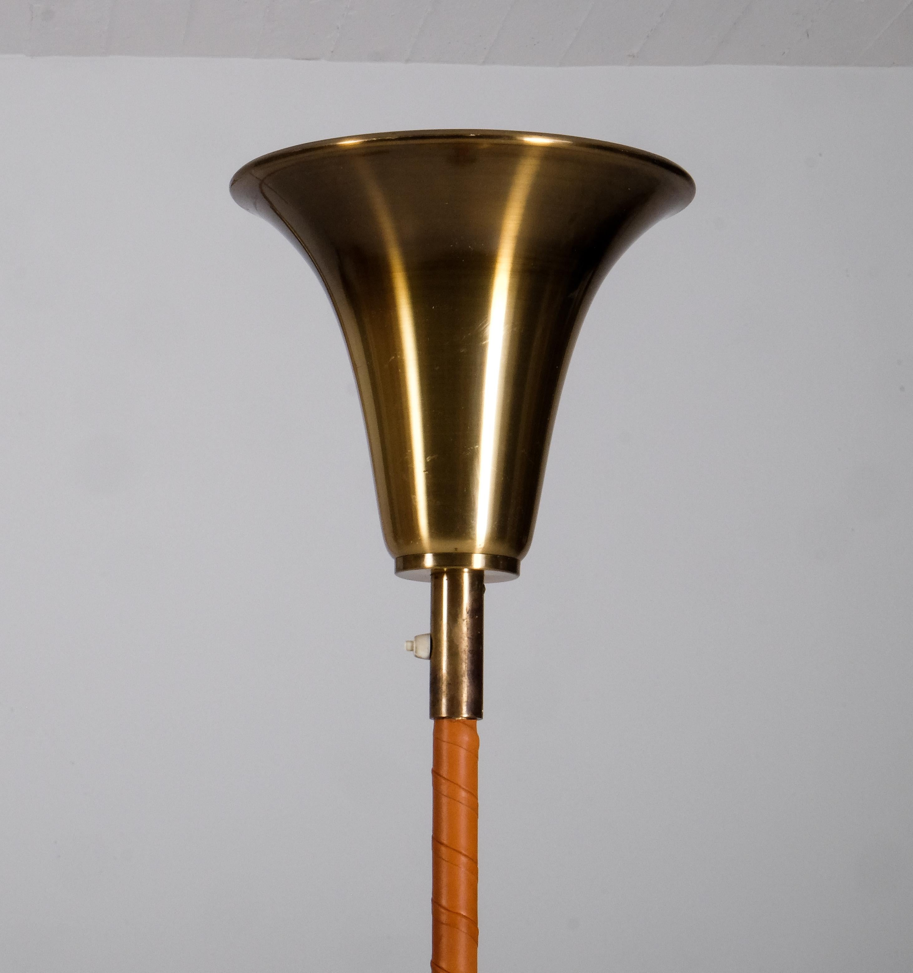 Métal Ensemble de 2 lampadaires en laiton, Norvège, années 1960 en vente