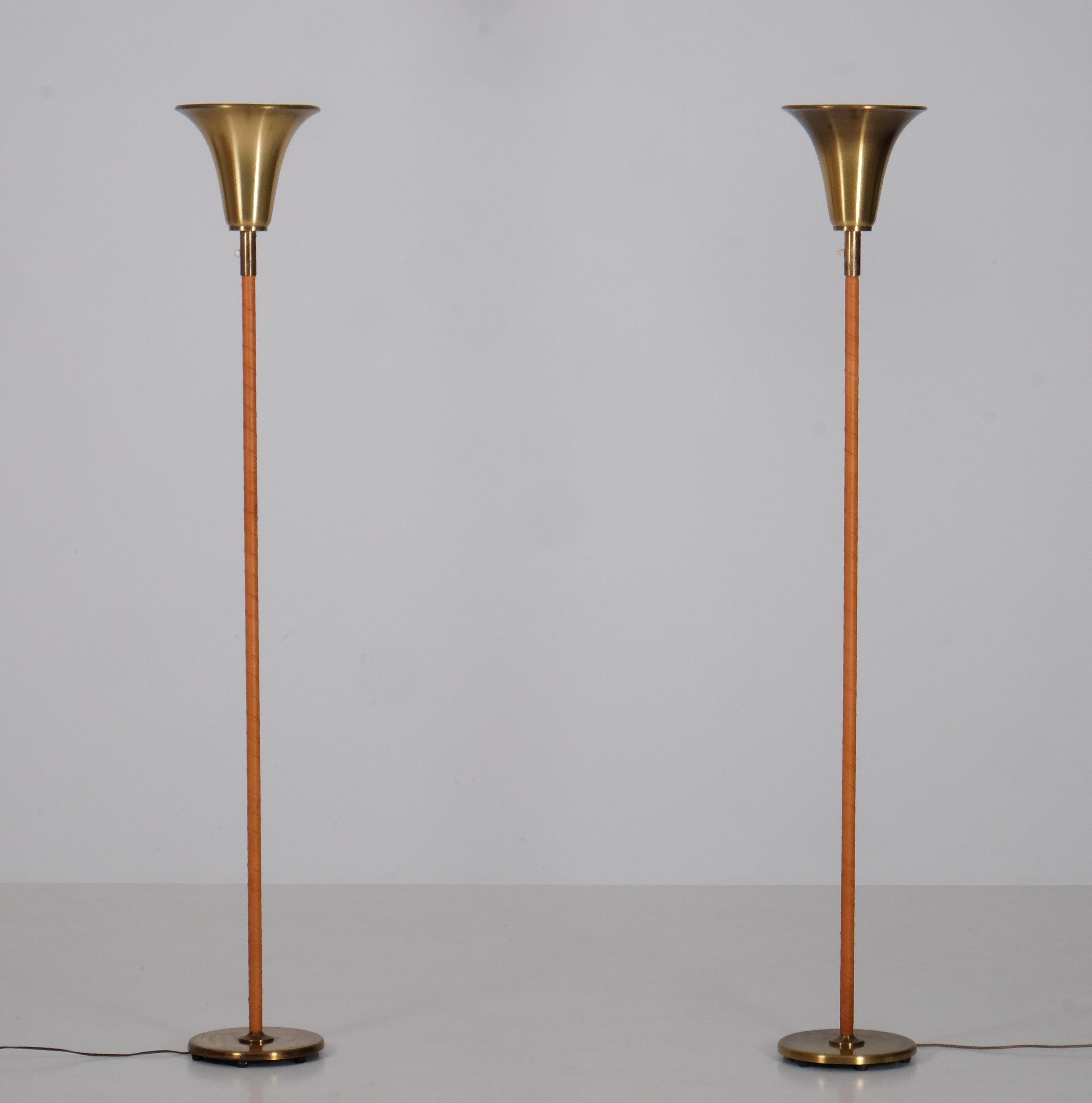 Ensemble de 2 lampadaires en laiton, Norvège, années 1960 en vente 1