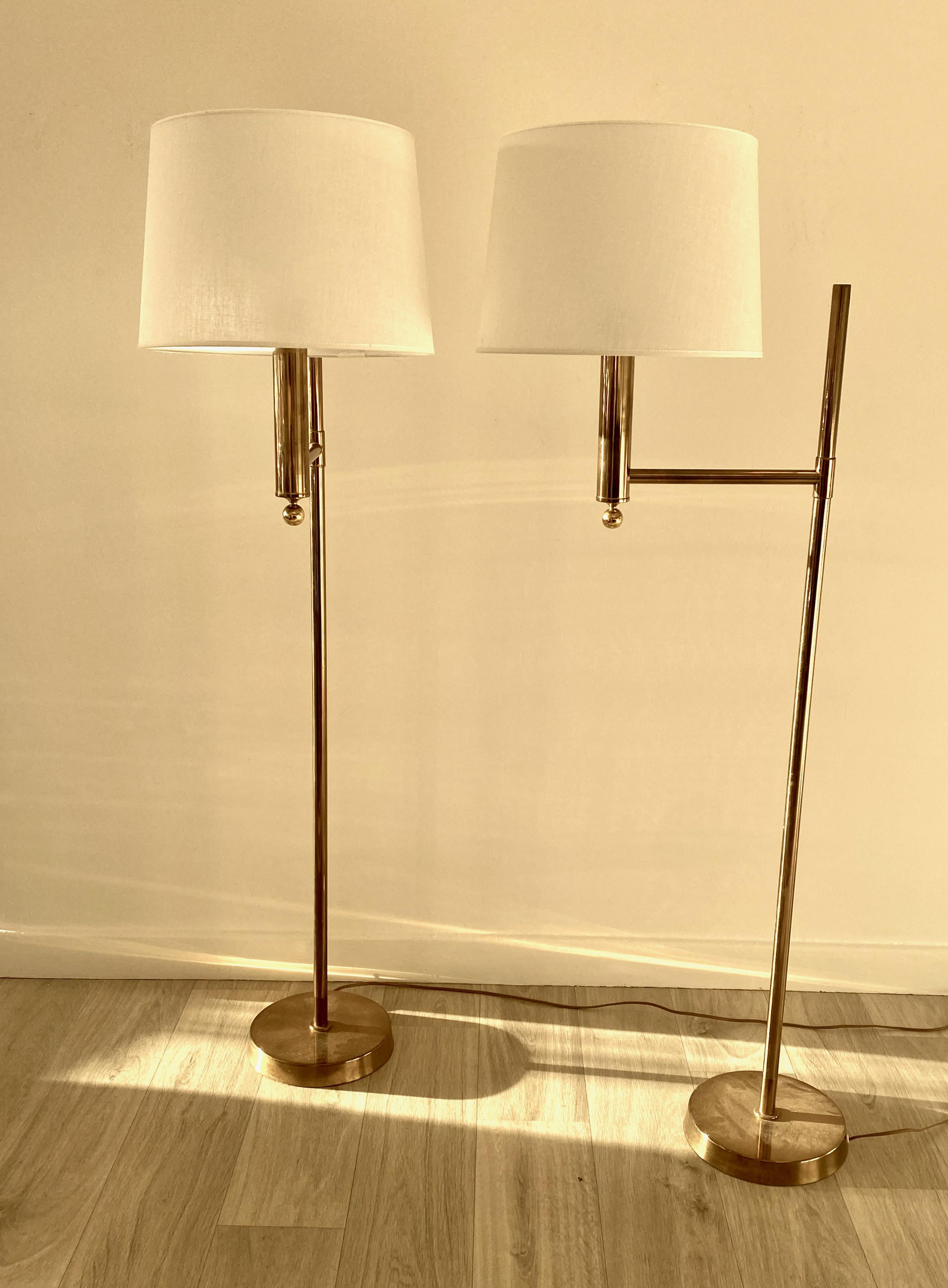 Scandinave moderne Ensemble de 2 lampadaires en laiton Bergboms G-018 de Suède en vente