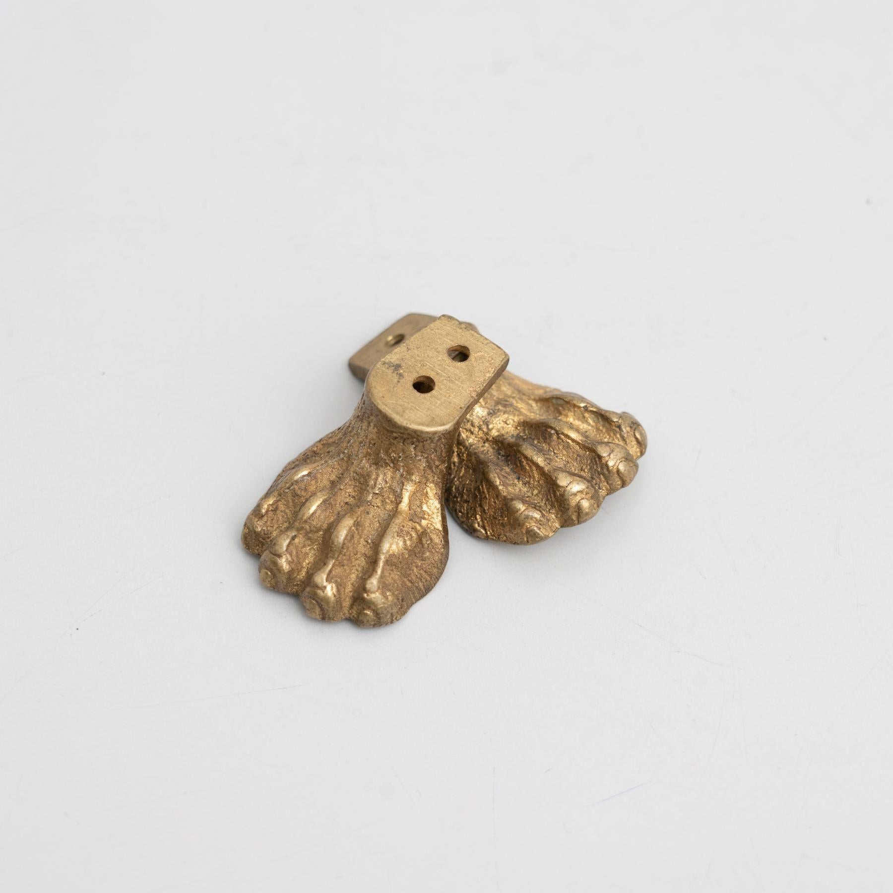 Mid-Century Modern Ensemble de 2 embellisseurs de pieds de meubles en laiton, vers 1930 en vente