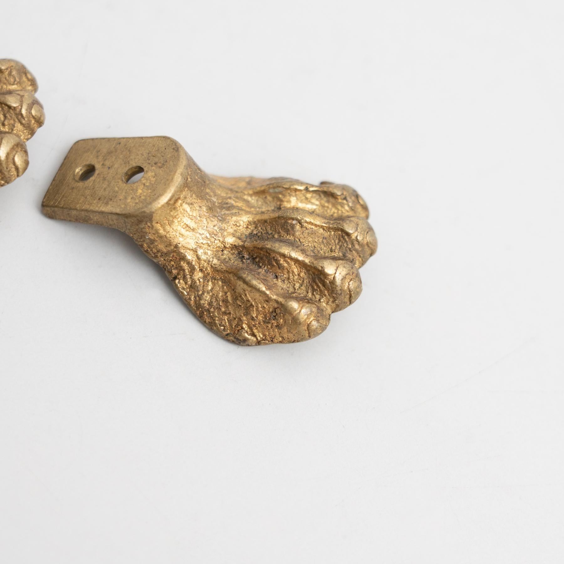 Laiton Ensemble de 2 embellisseurs de pieds de meubles en laiton, vers 1930 en vente