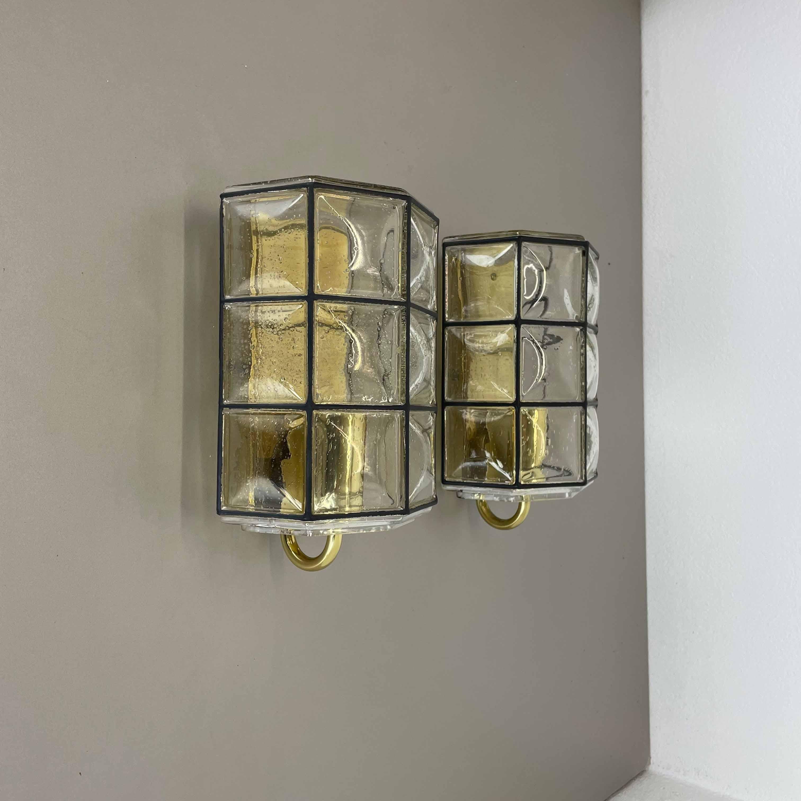 Article:

set of two wall lights


Producer:

Glashütte Limburg, Germany



Origin:

Germany



Age:

1970s



Original 1970s set of modernist German wall Light made of high quality glass with black lines within the glass. the