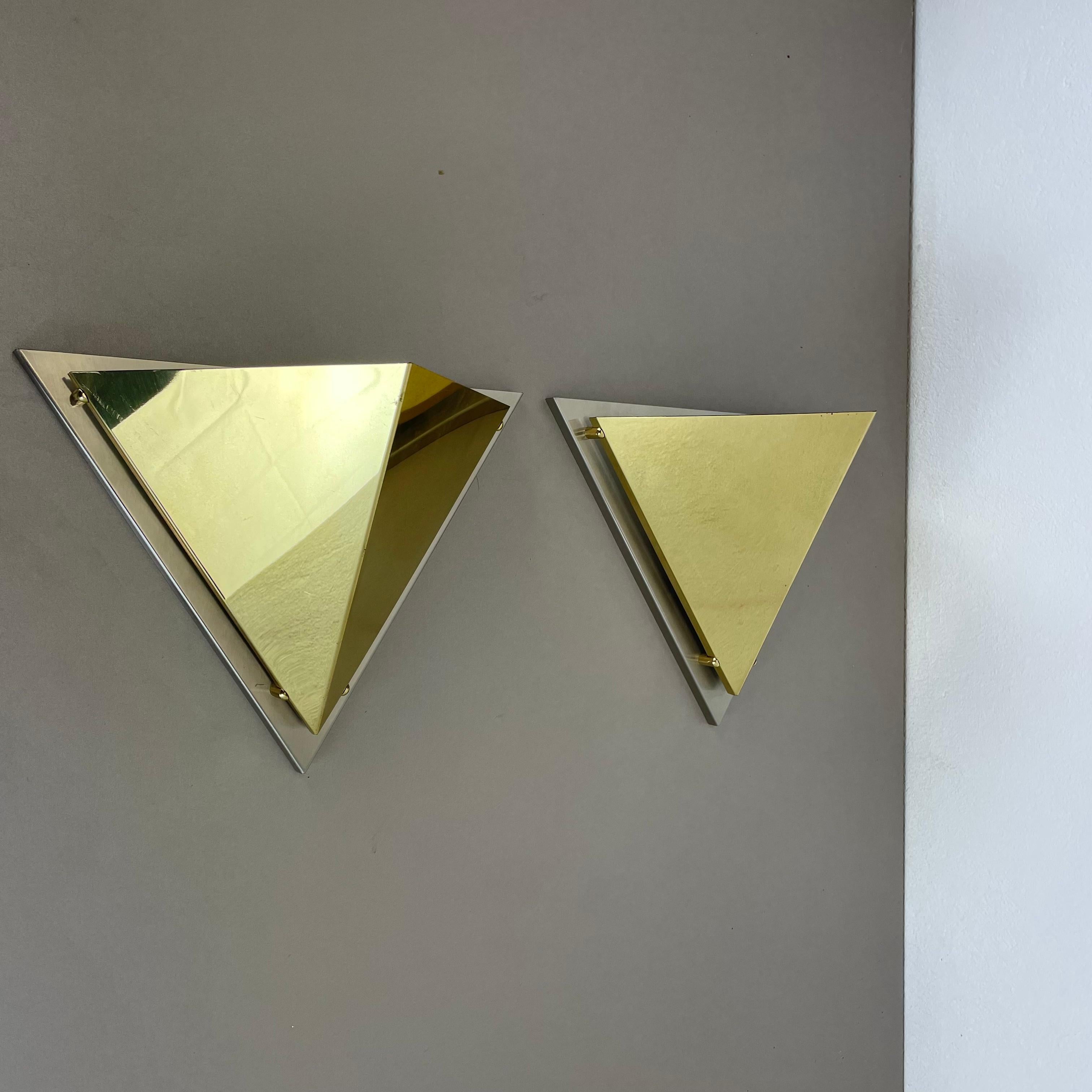 Artículo:

juego de 2 apliques de pared



Productor: Bankamp Leuchten, Alemania



Origen: Alemania a la manera de Stilnovo y Sciolari



La edad:

1980s



Este juego de luces modernista fue fabricado en Alemania en la década de 1980 por Bankamp