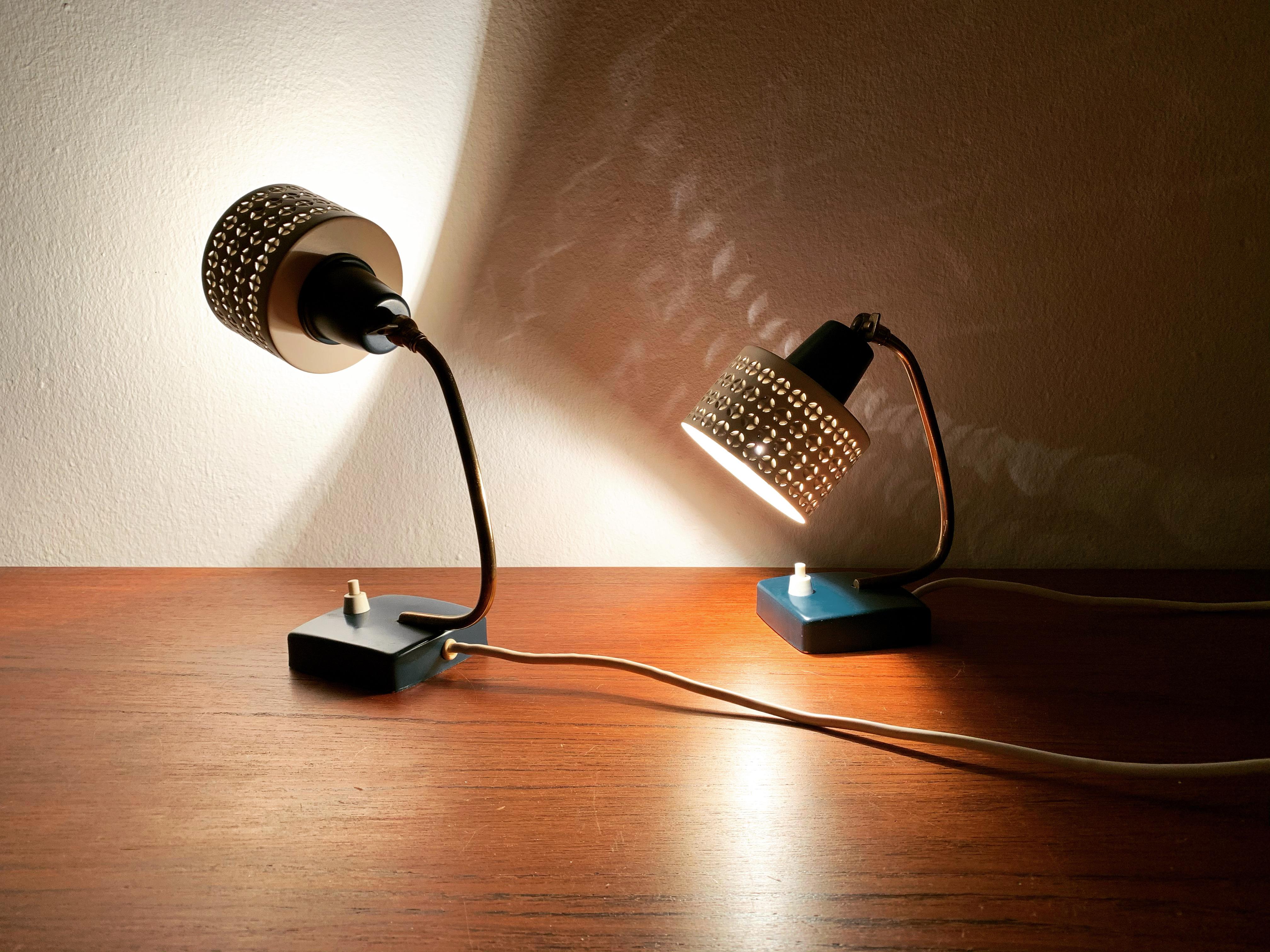 Lot de 2 lampes de table en laiton en vente 3