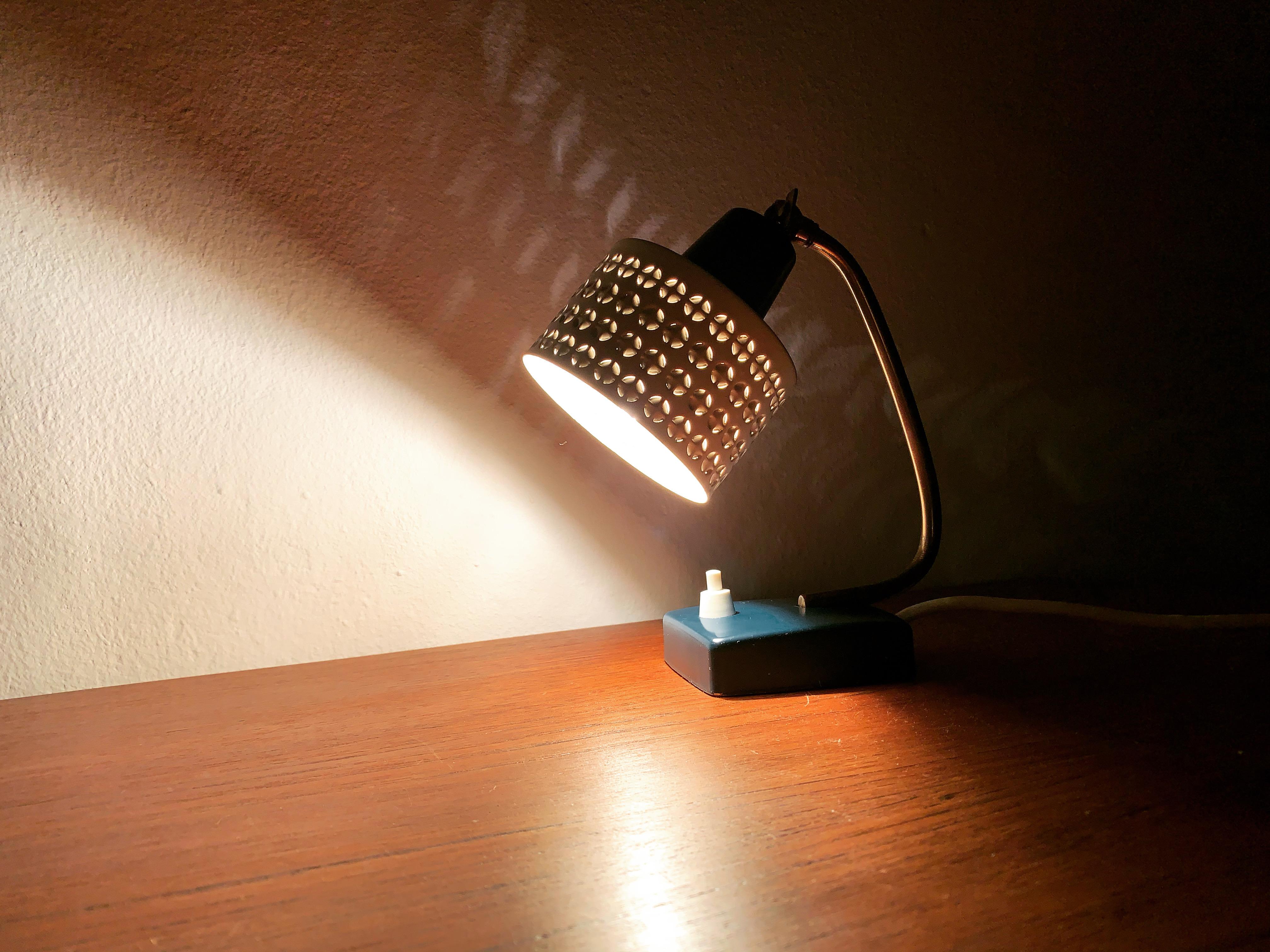 Lot de 2 lampes de table en laiton en vente 5