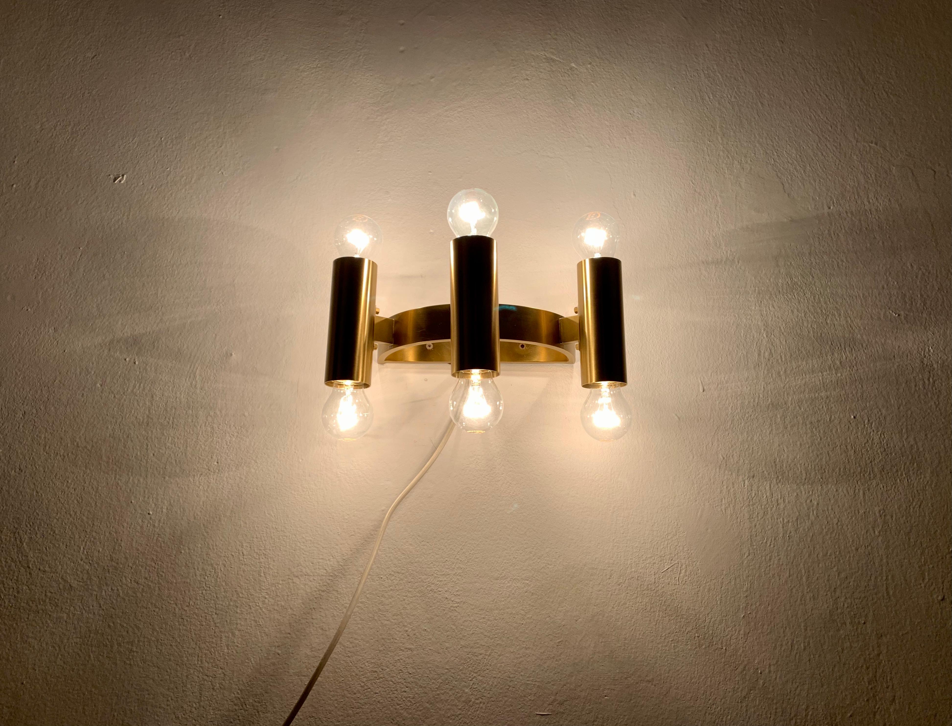 Set of 2 Brass Wall Lamps For Sale 5