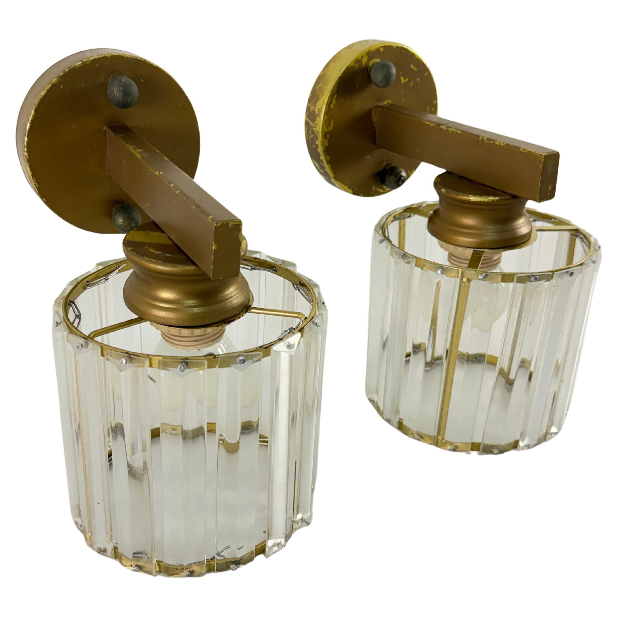 Set di 2 lampade da parete in ottone con paralumi in cristallo, anni '70 in vendita