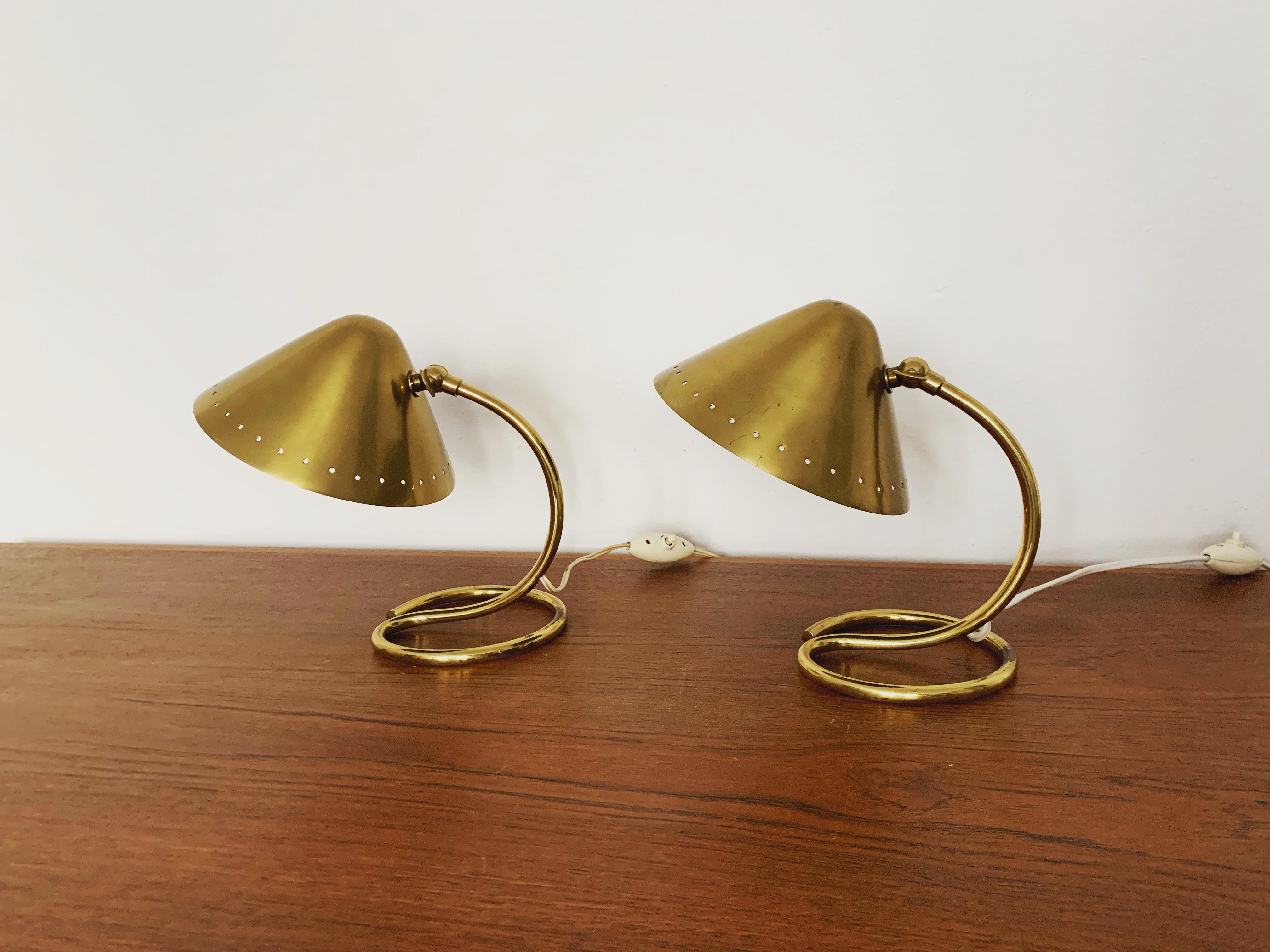 Charming brass table lamps from the 1950s.
Particularly beautiful design and an enrichment for every home.
Can also be used flexibly as wall lamps, for example in the bedroom.
A wonderful light emerges.

Condition:

Very good vintage