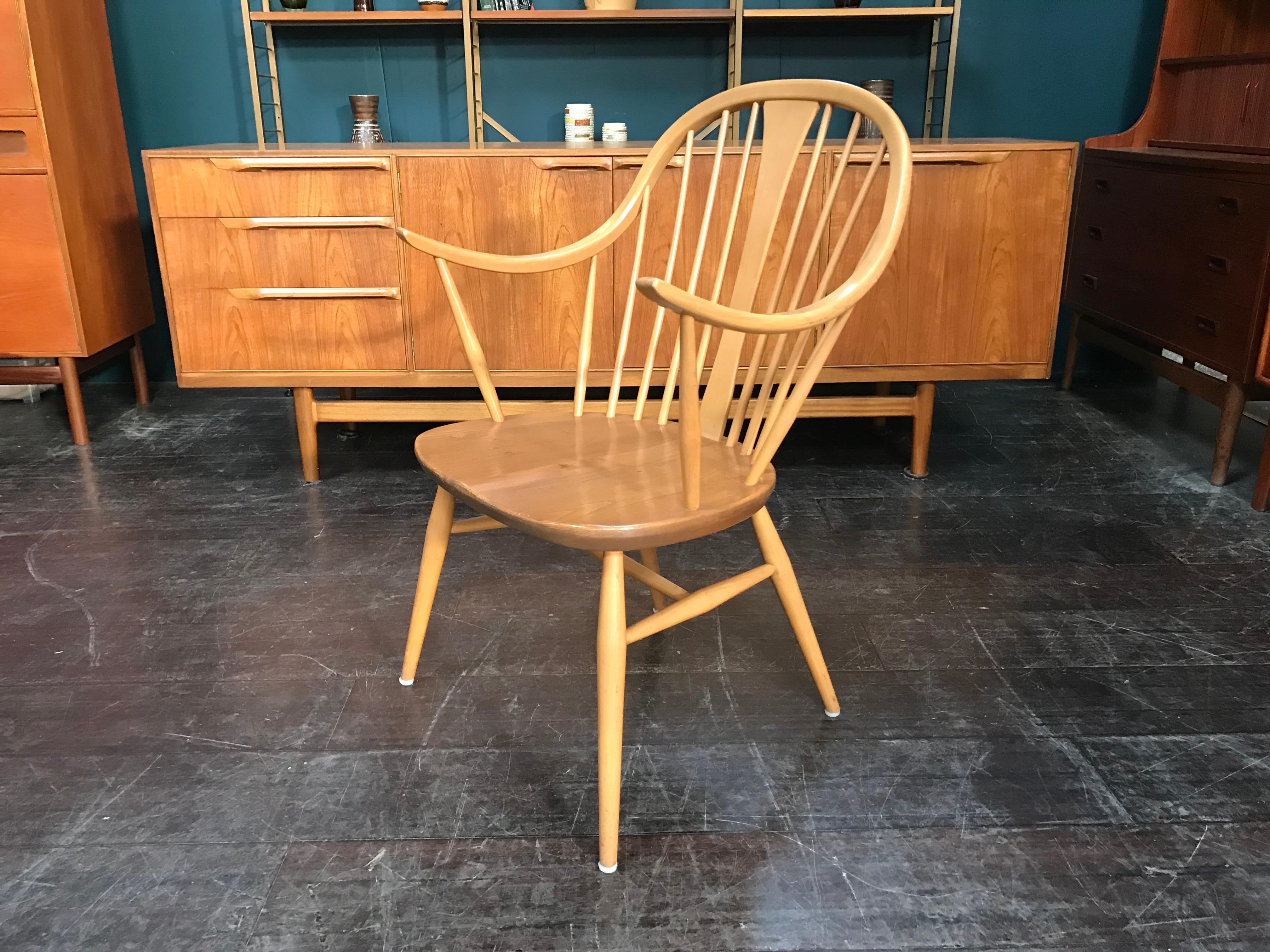Set of 2 British Midcentury Model 514 Elm and Beech Cowhorn Chairs by Ercol For Sale 1