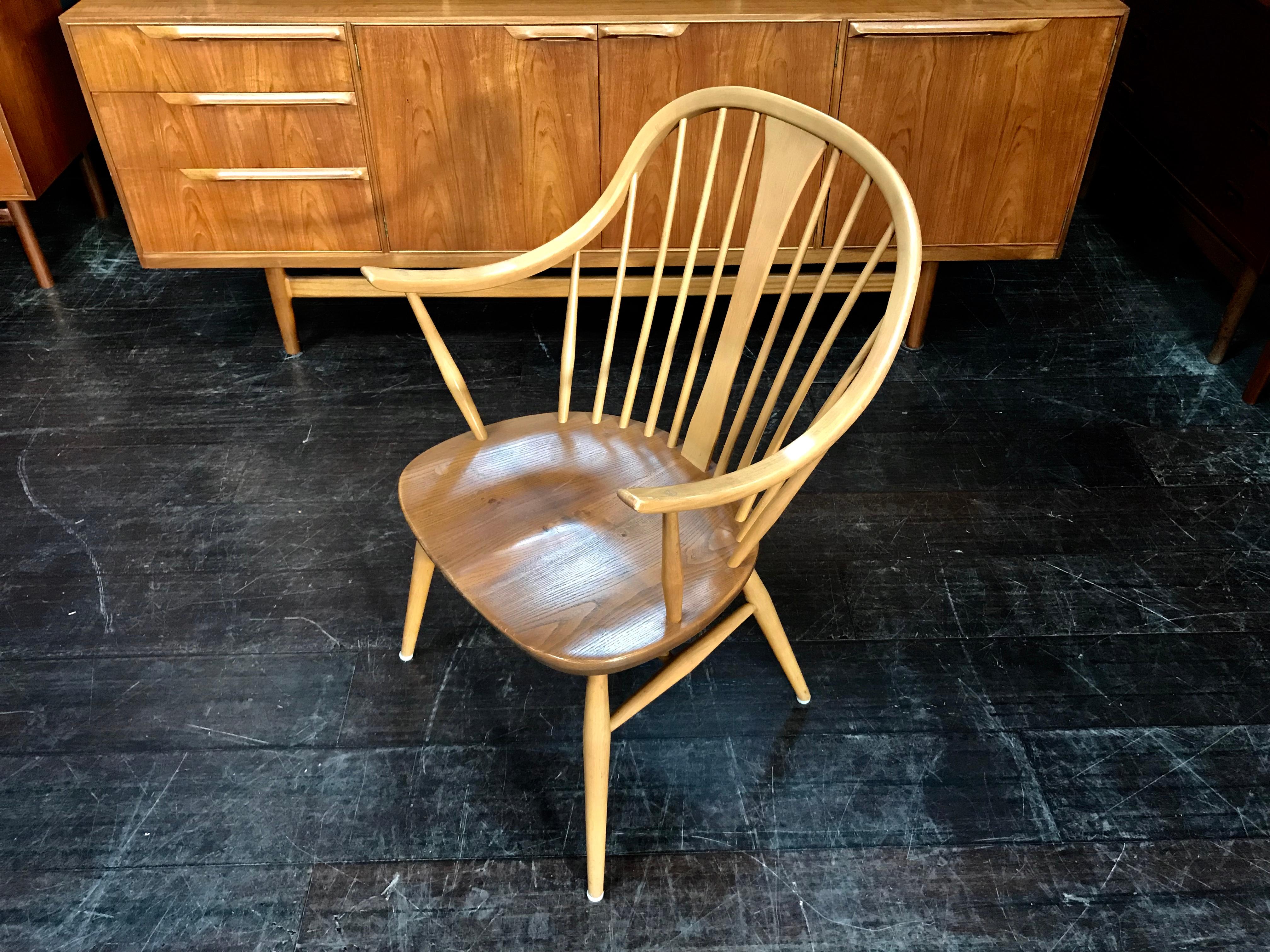 Set of 2 British Midcentury Model 514 Elm and Beech Cowhorn Chairs by Ercol For Sale 2