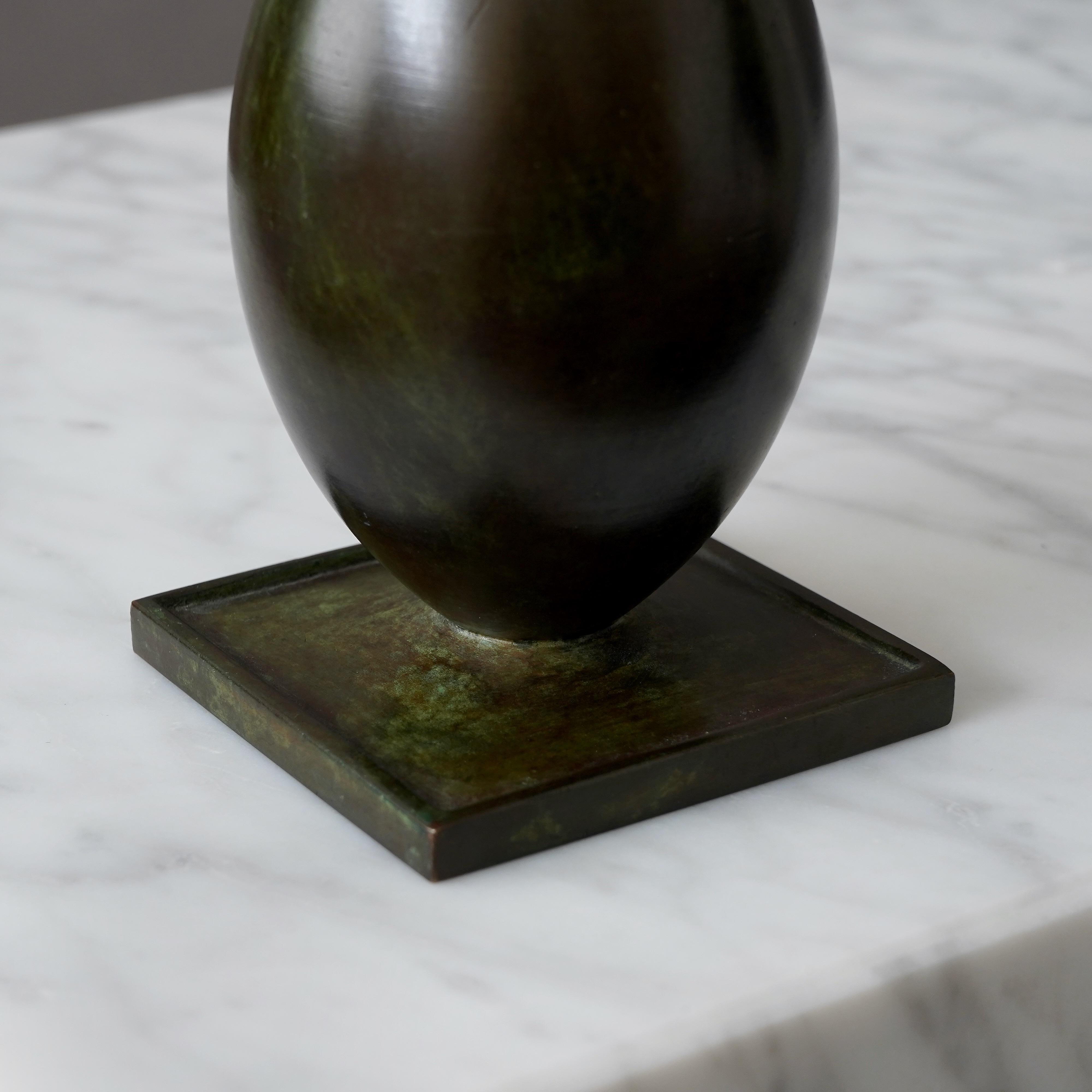 Svedese Set di 2 vasi Art Deco in bronzo di GAB Guldsmedsaktiebolaget, Svezia, anni '30 in vendita