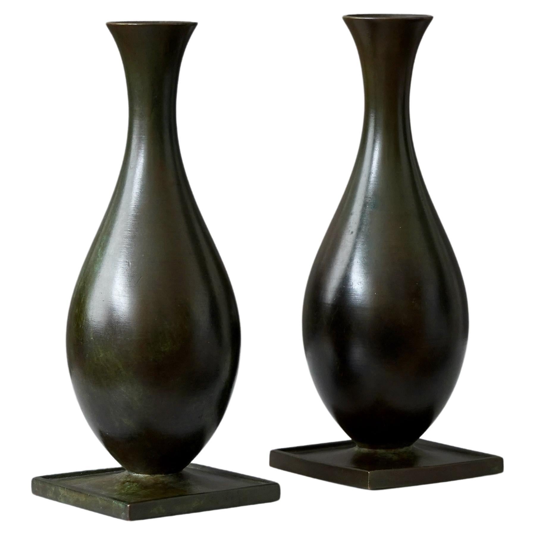 Ensemble de 2 vases Art Déco en bronze par GAB Guldsmedsaktiebolaget, Suède, années 1930 en vente