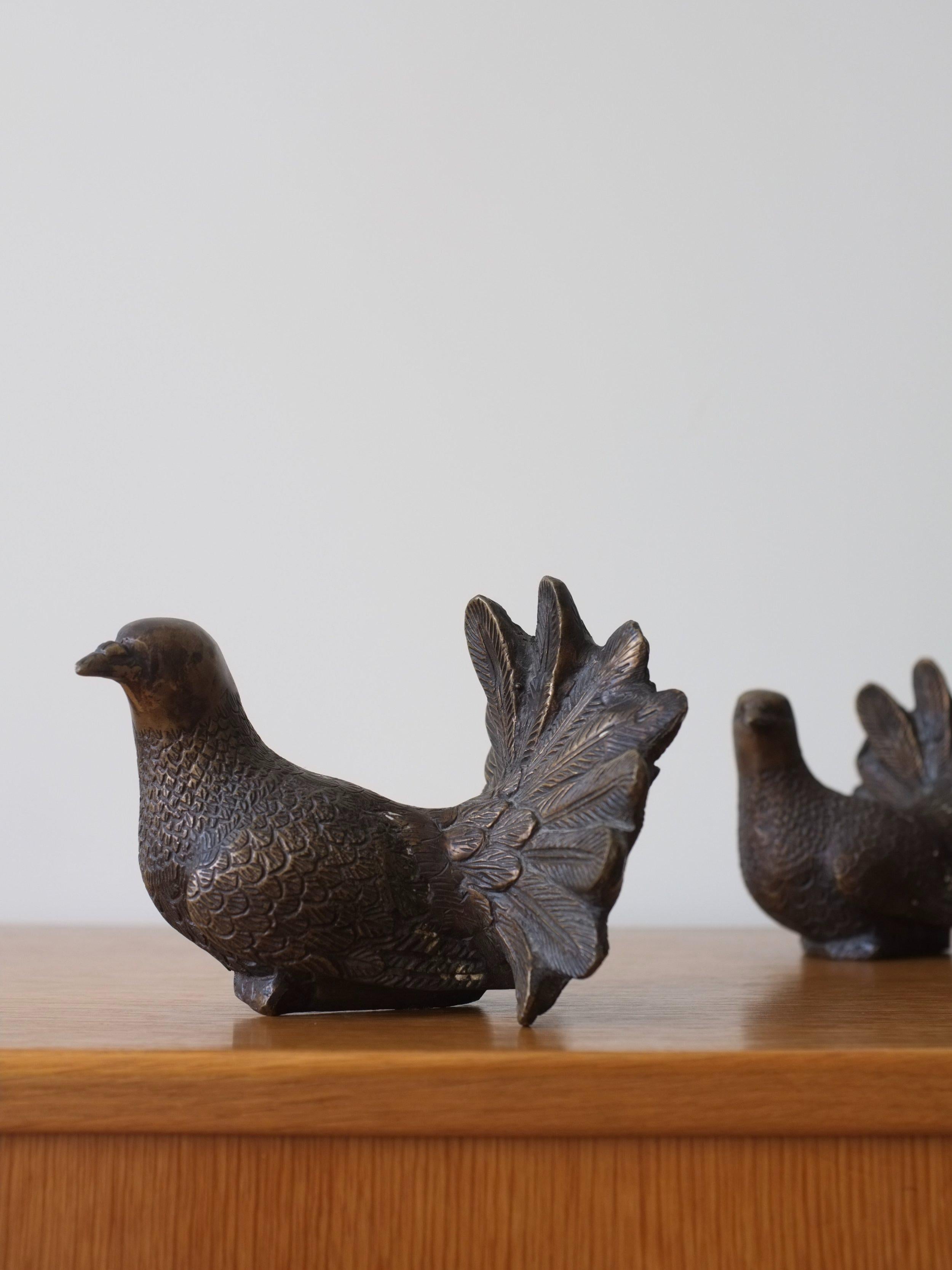 Hollywood Regency Set of 2 Bronze Pigeon Bird Figurines For Sale