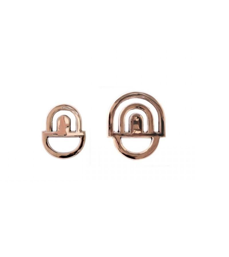 Set of 2 bronzino hangers by Alessandro Zambelli 
Dimensions: 
Small: D 10 x W 6 x H 9 cm 
Large: D 11 x W 6 x H 10 cm 
Materials: Solid casting bronze. 
Also available in different dimensions.


 This essential yet precious collection is