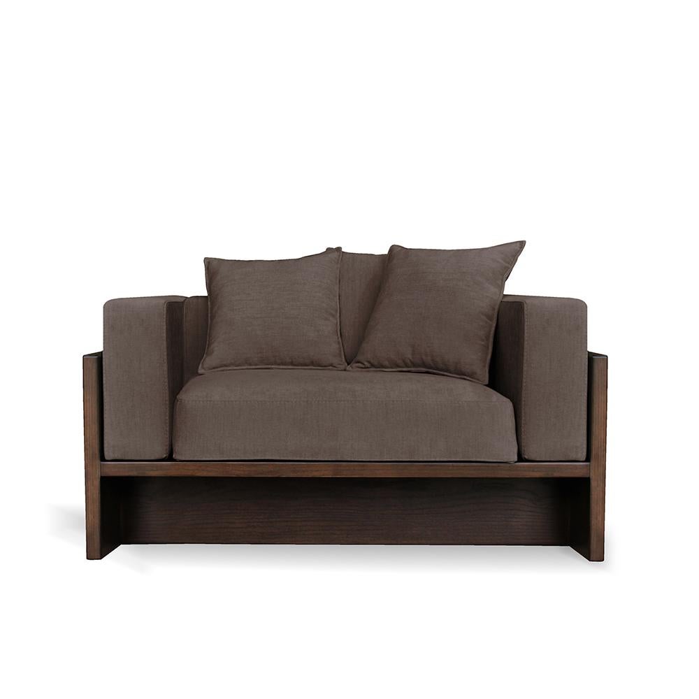 Set di 2 poltrone Chaplin marrone di Collector
Materiali: Struttura in legno di Oak.
Rivestito in tessuto.
Dettagli in vera pelle.
Dimensioni: L 110 x P 85 x H 60 cm 

Dal formale al casual, la leggera struttura in legno massiccio può